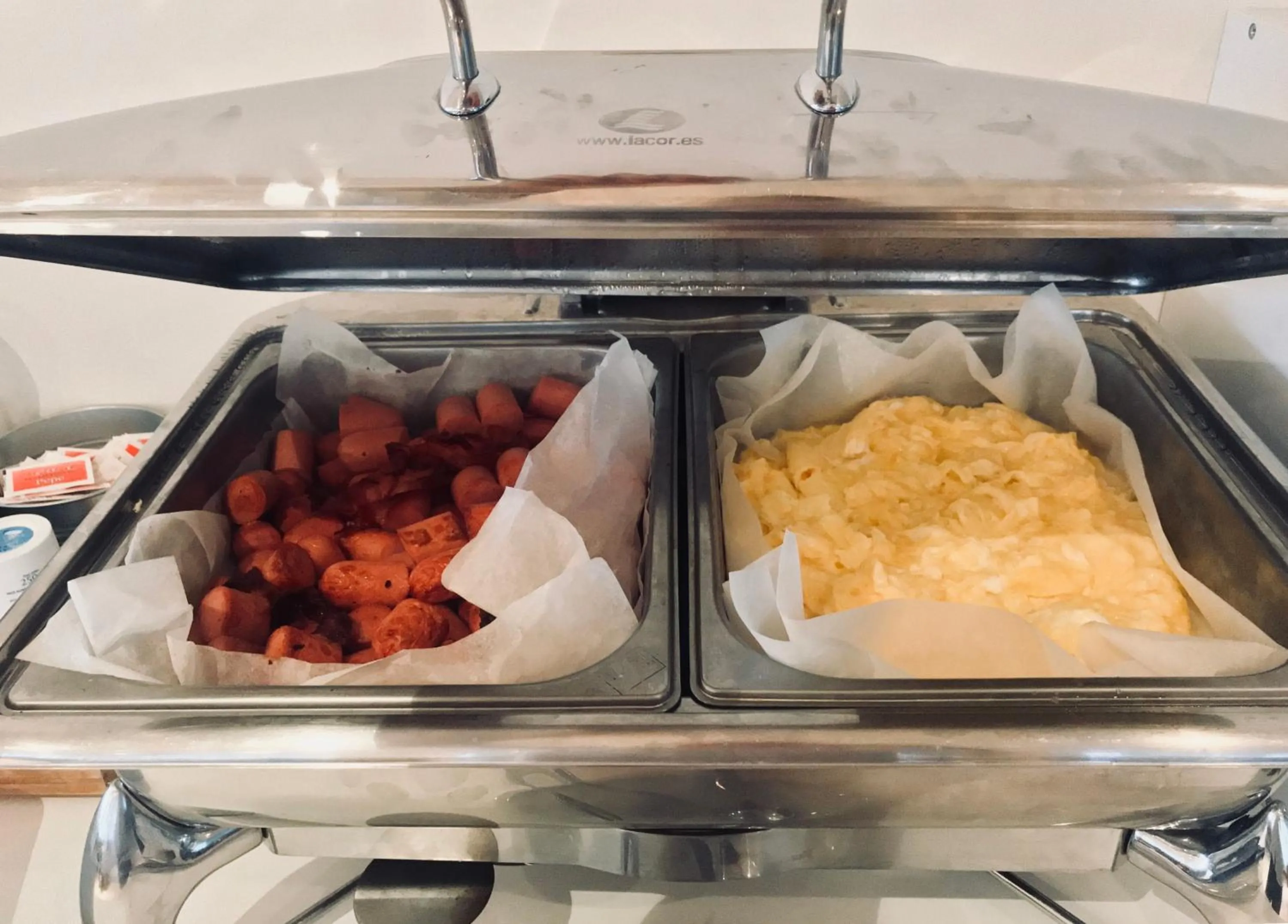 Continental breakfast in Hotel Nelson