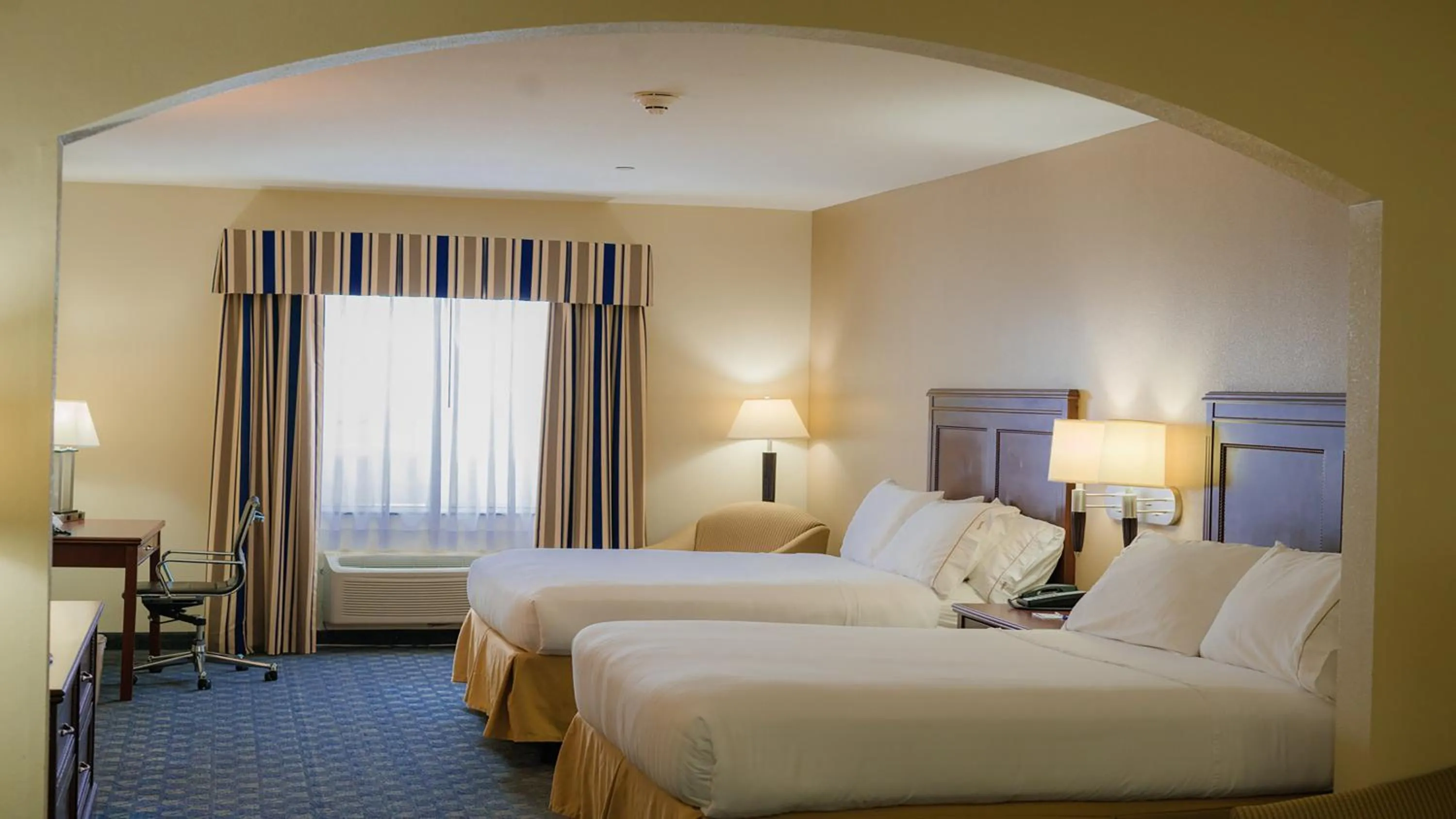 Photo of the whole room, Bed in Holiday Inn Express Hotel & Suites Pampa by IHG
