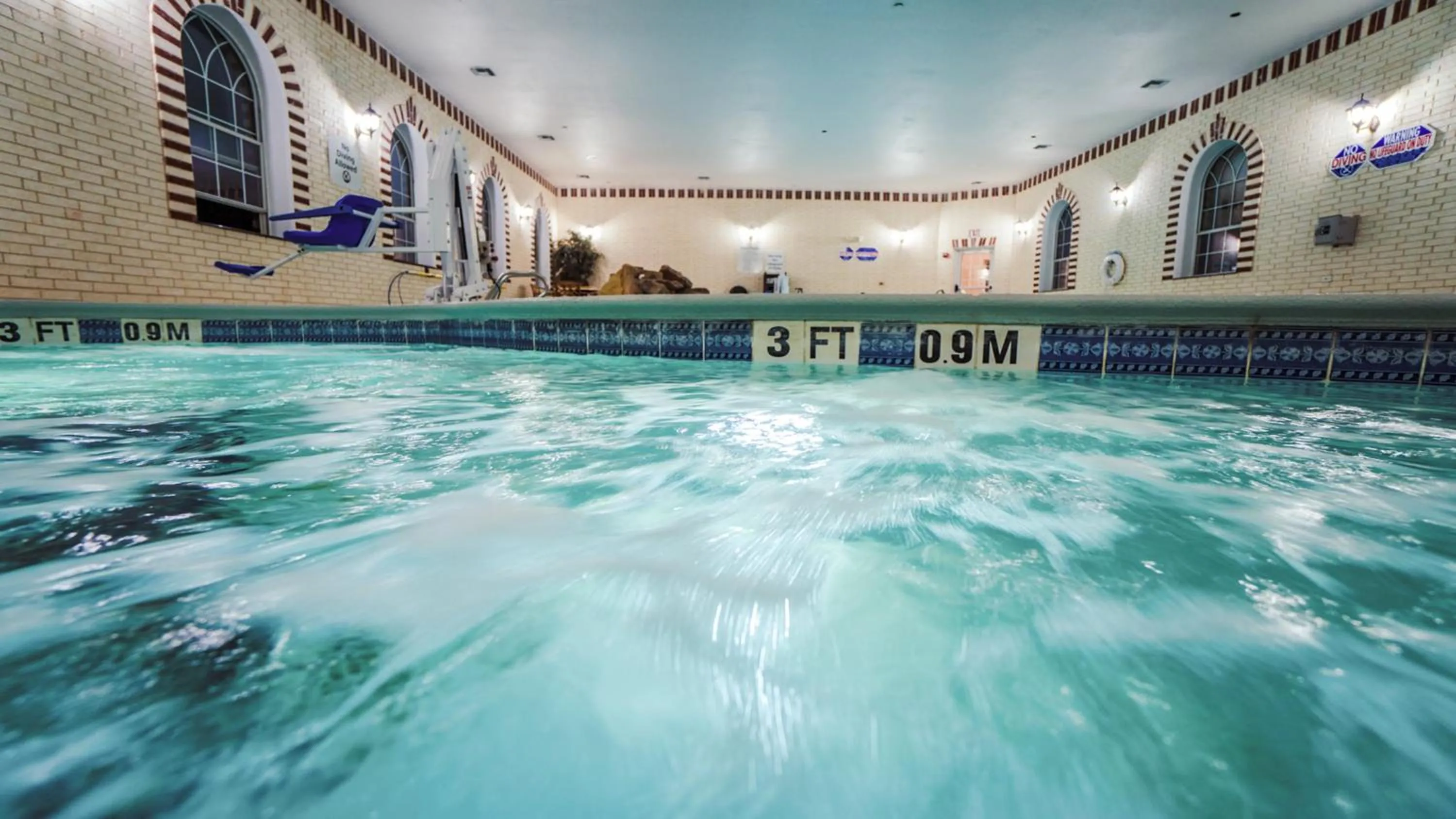 Swimming pool in Holiday Inn Express Hotel & Suites Pampa by IHG