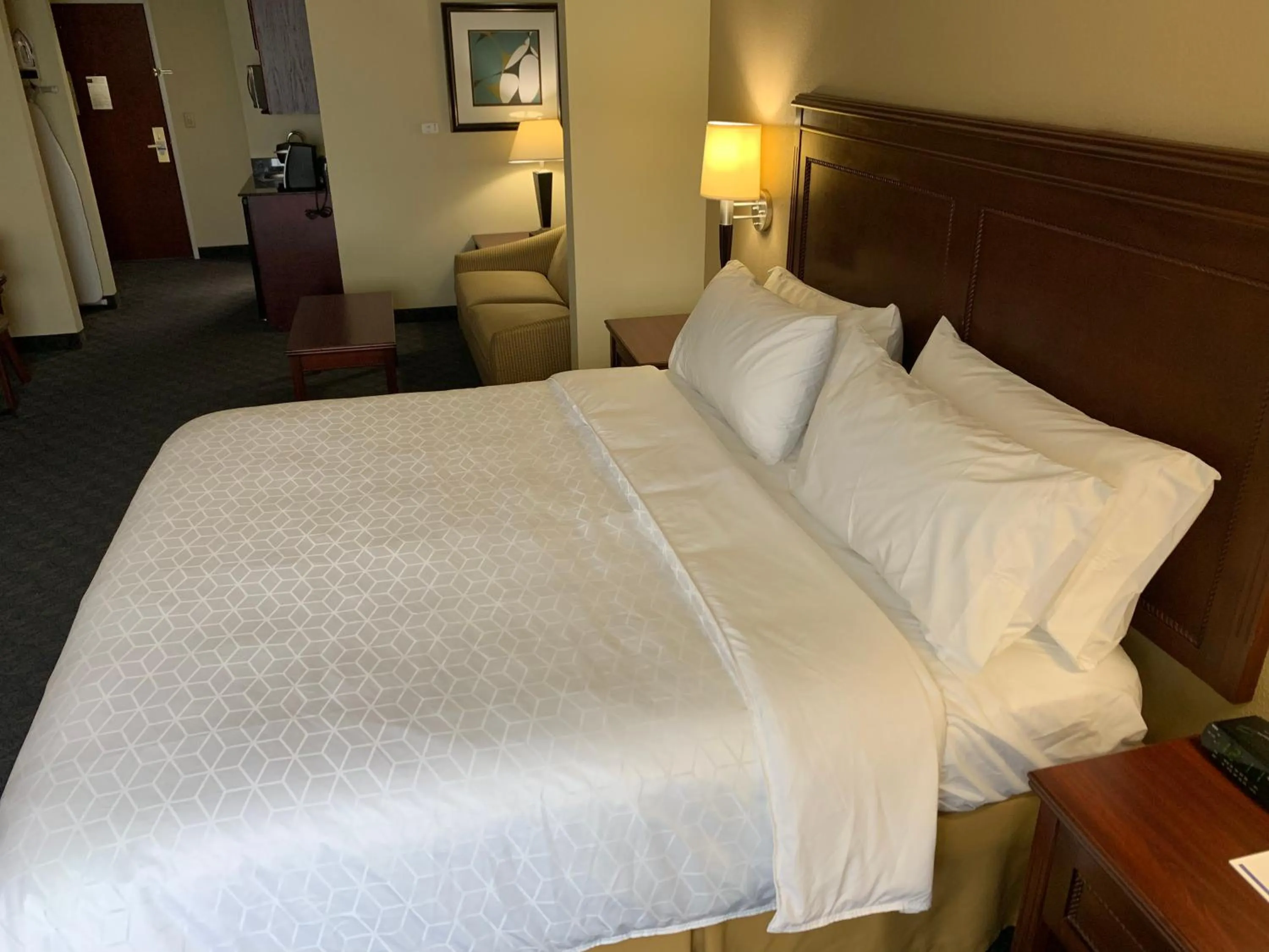 Bed in Holiday Inn Express Hotel & Suites Pampa by IHG