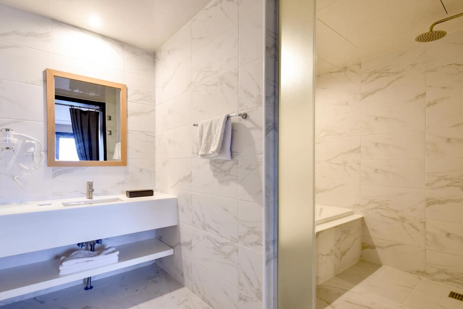 Blanc Business Hotel