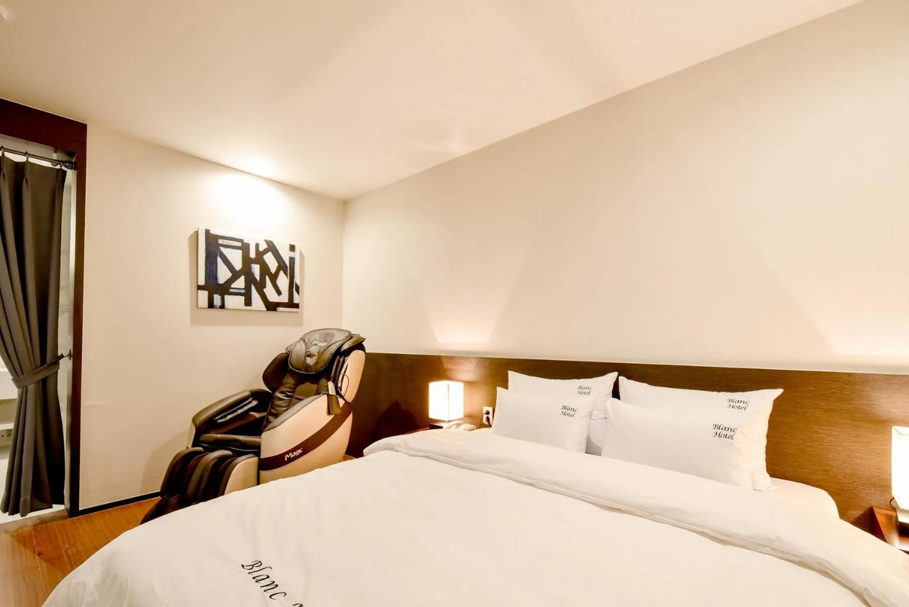 Bed in Blanc Business Hotel