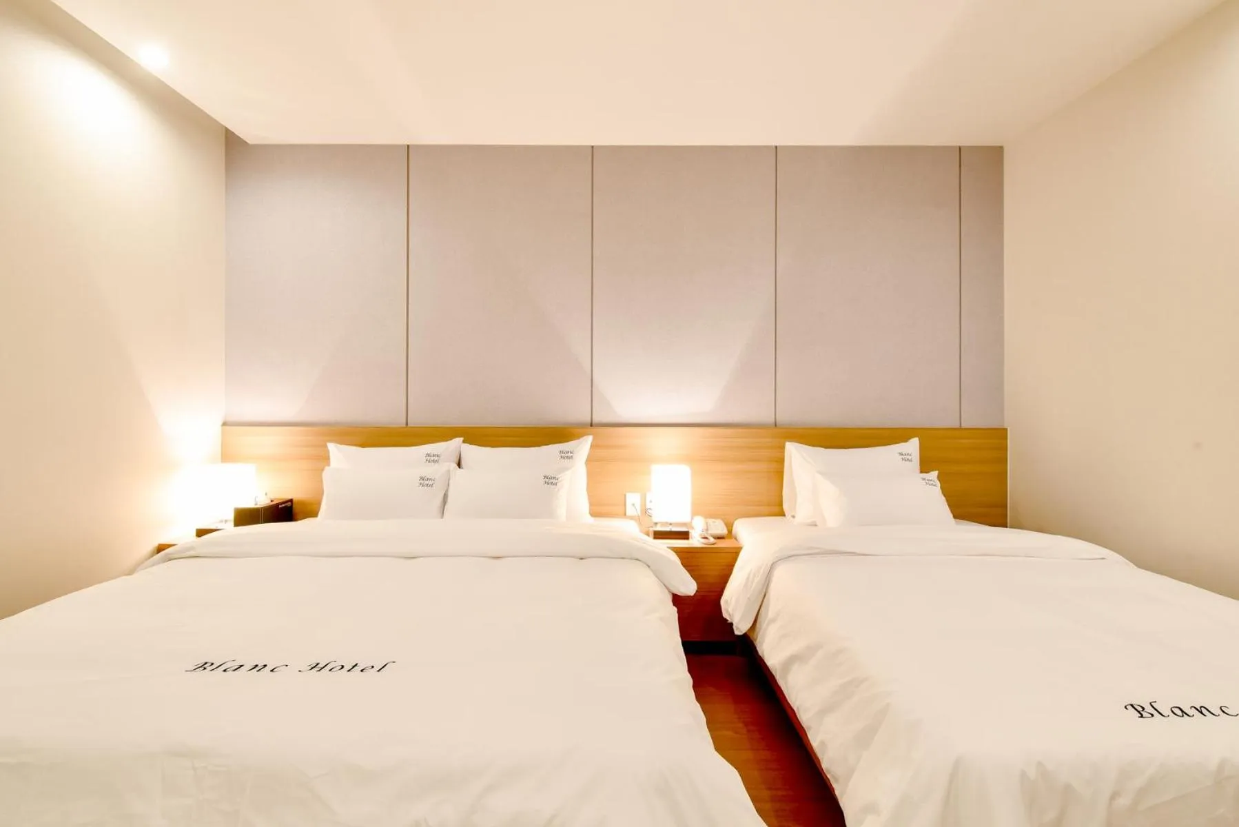 Bed in Blanc Business Hotel