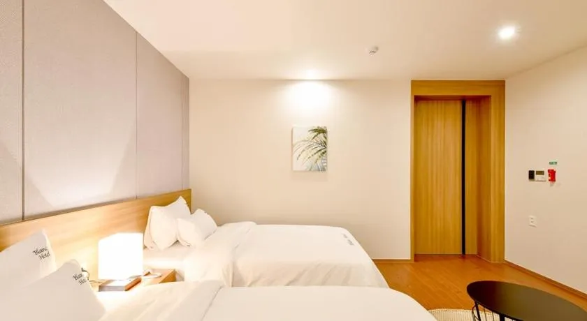 Bed in Blanc Business Hotel