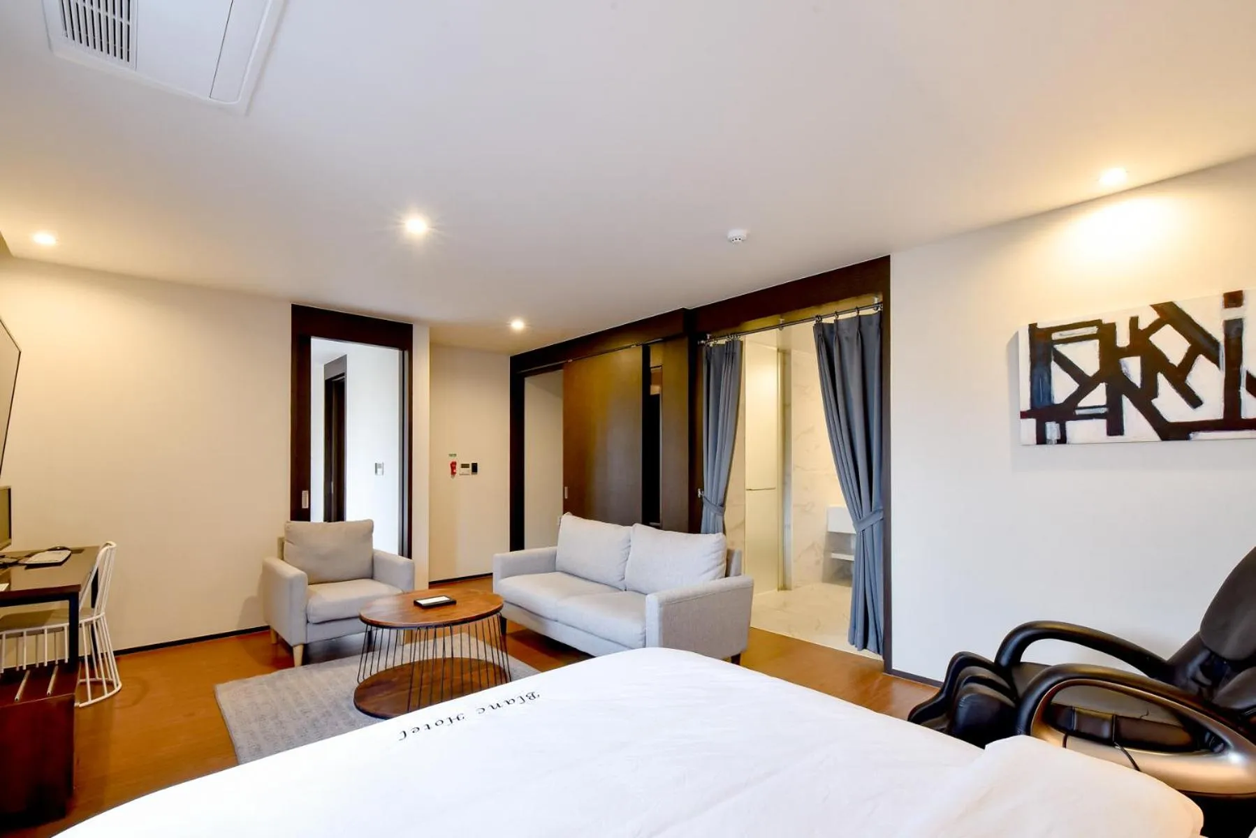 Bed in Blanc Business Hotel