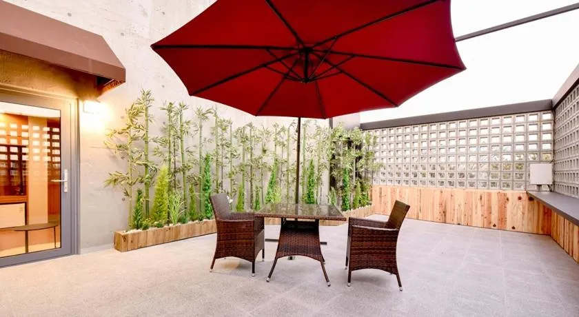 Blanc Business Hotel