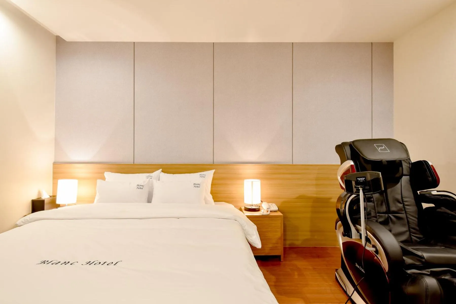 Bed in Blanc Business Hotel