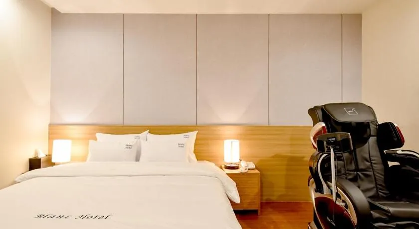 Bed in Blanc Business Hotel