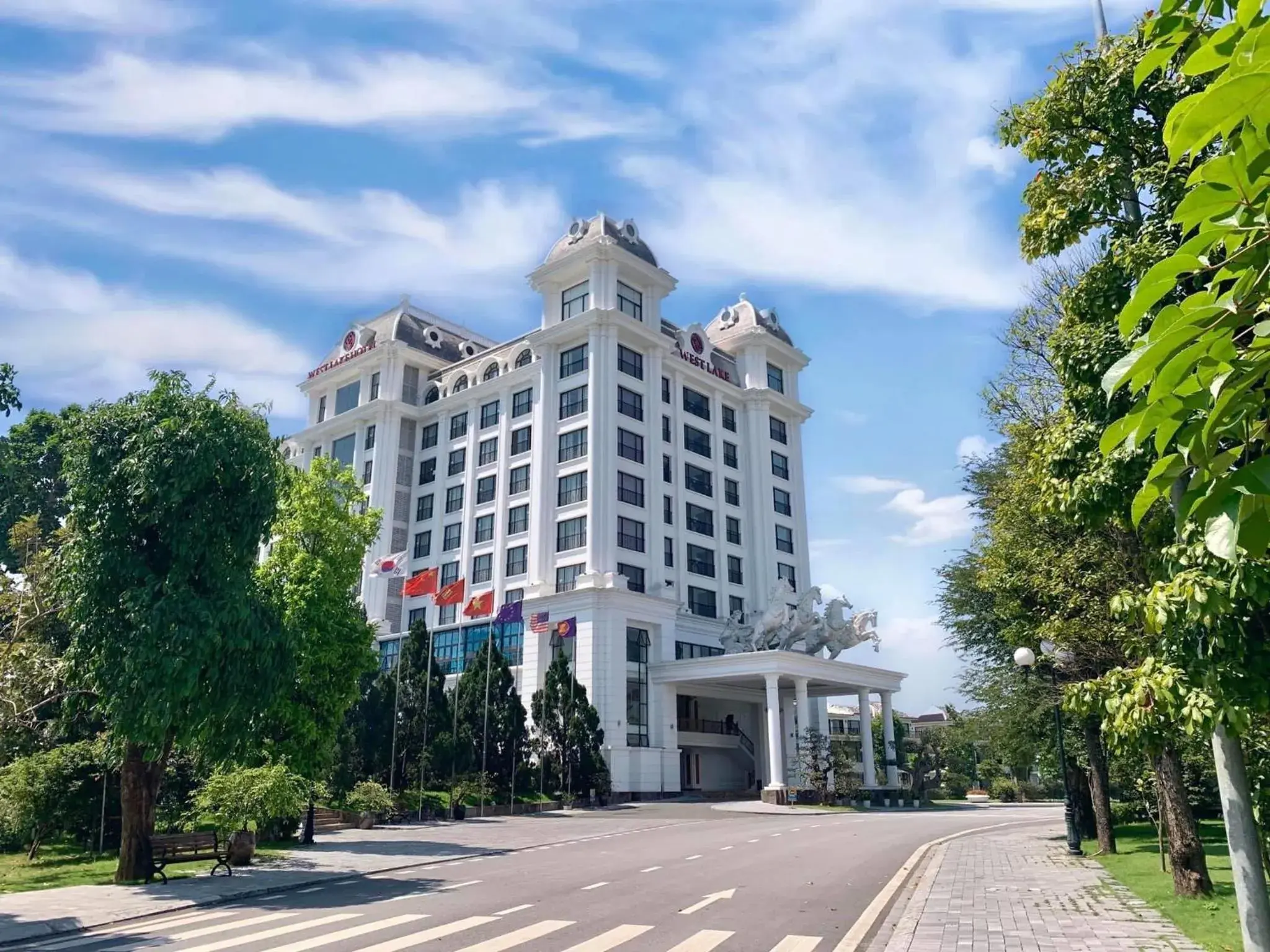 Property building in Westlake Hotel & Resort Vinh Phuc Property building in Westlake Hotel & Resort Vinh Phuc