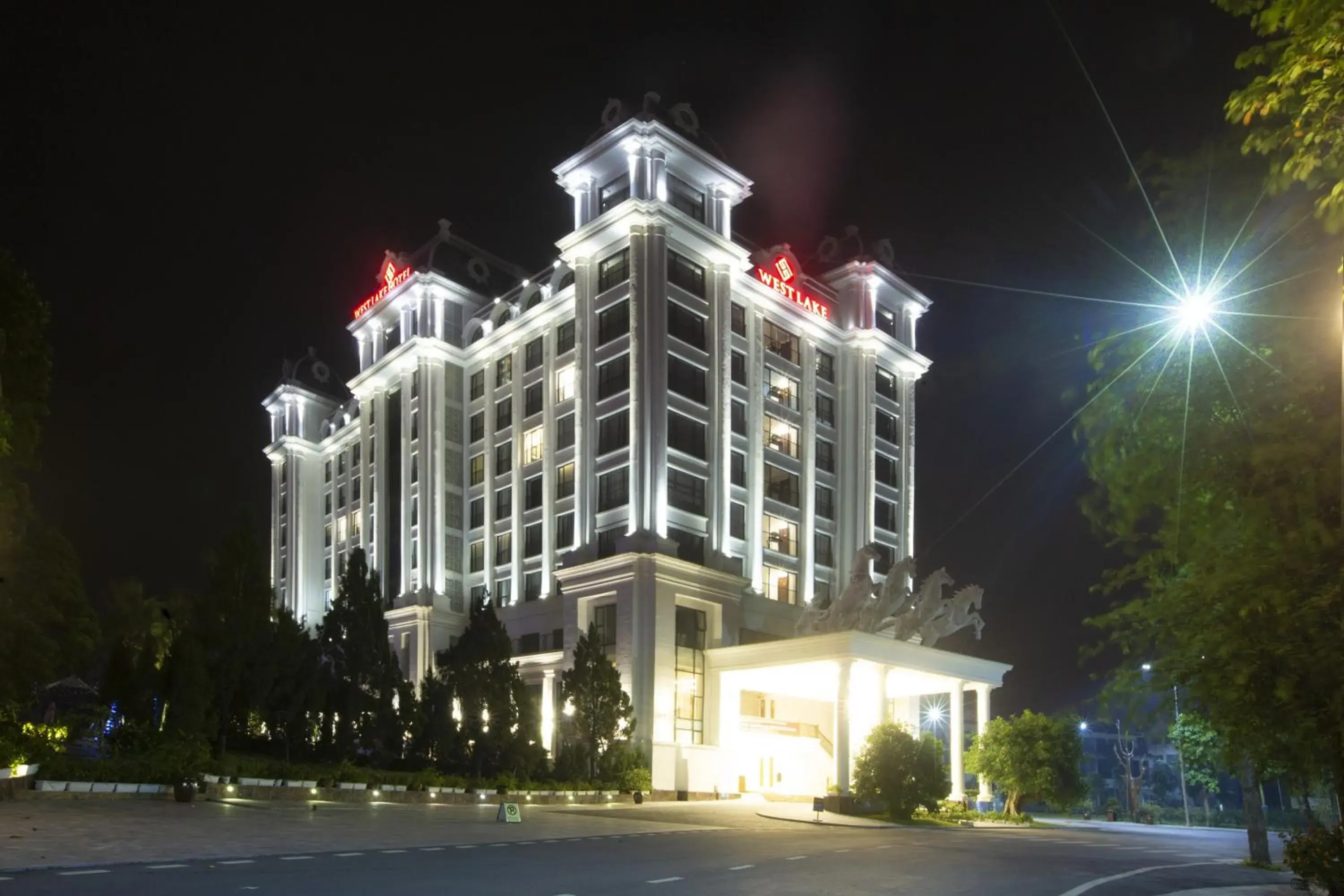 Property building in Westlake Hotel & Resort Vinh Phuc Property building in Westlake Hotel & Resort Vinh Phuc
