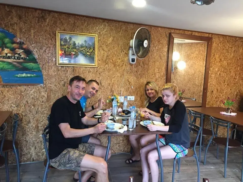 Restaurant/places to eat in Bussaracum Resort Restaurant/places to eat in Bussaracum Resort