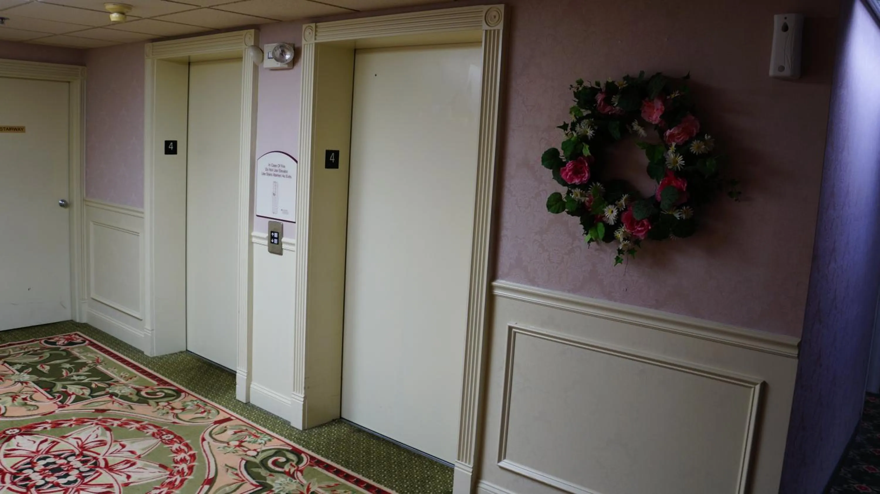 Decorative detail in Hotel Grand Victorian