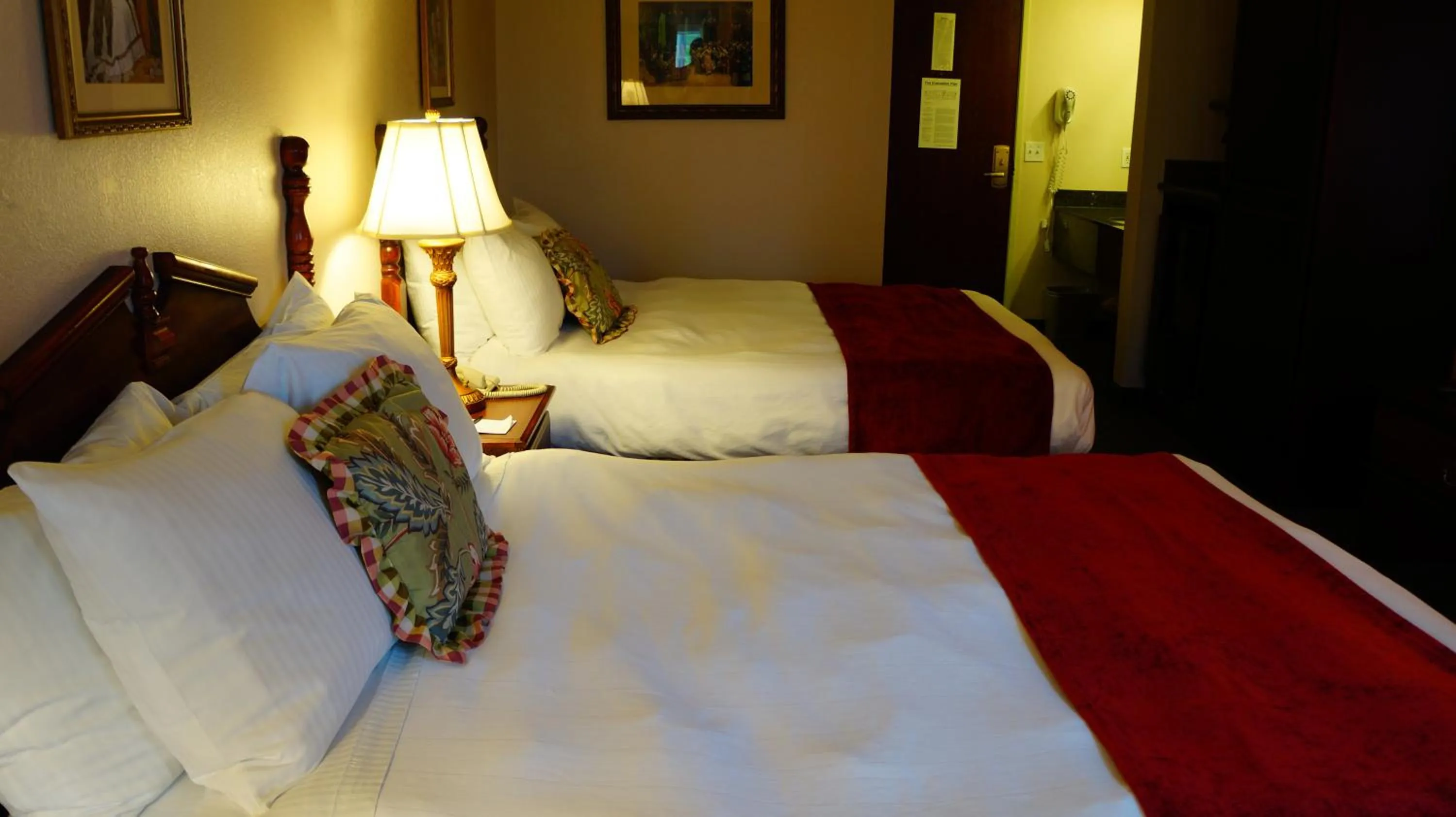 Photo of the whole room, Bed in Hotel Grand Victorian