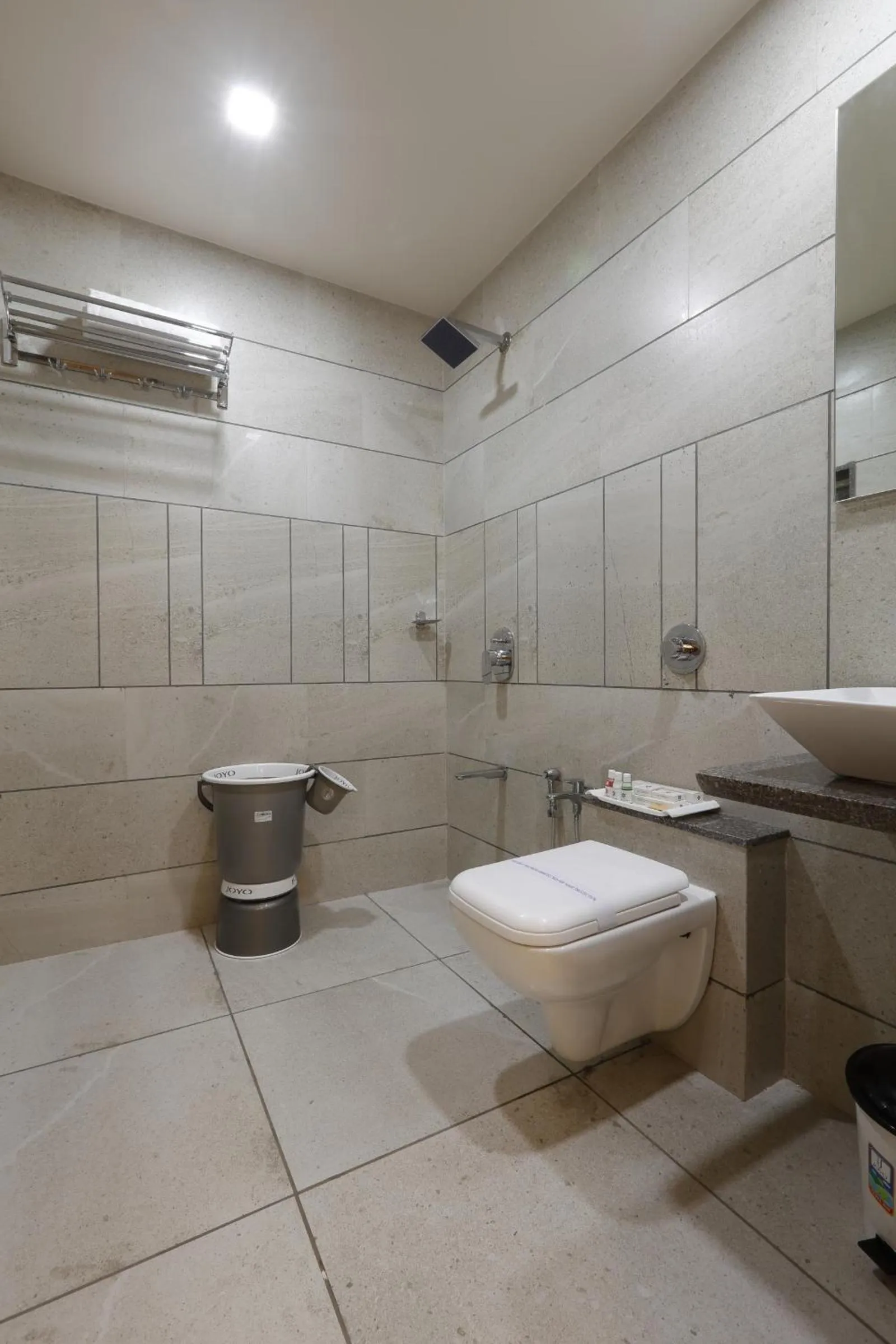 Toilet in Hotel Alka Inn