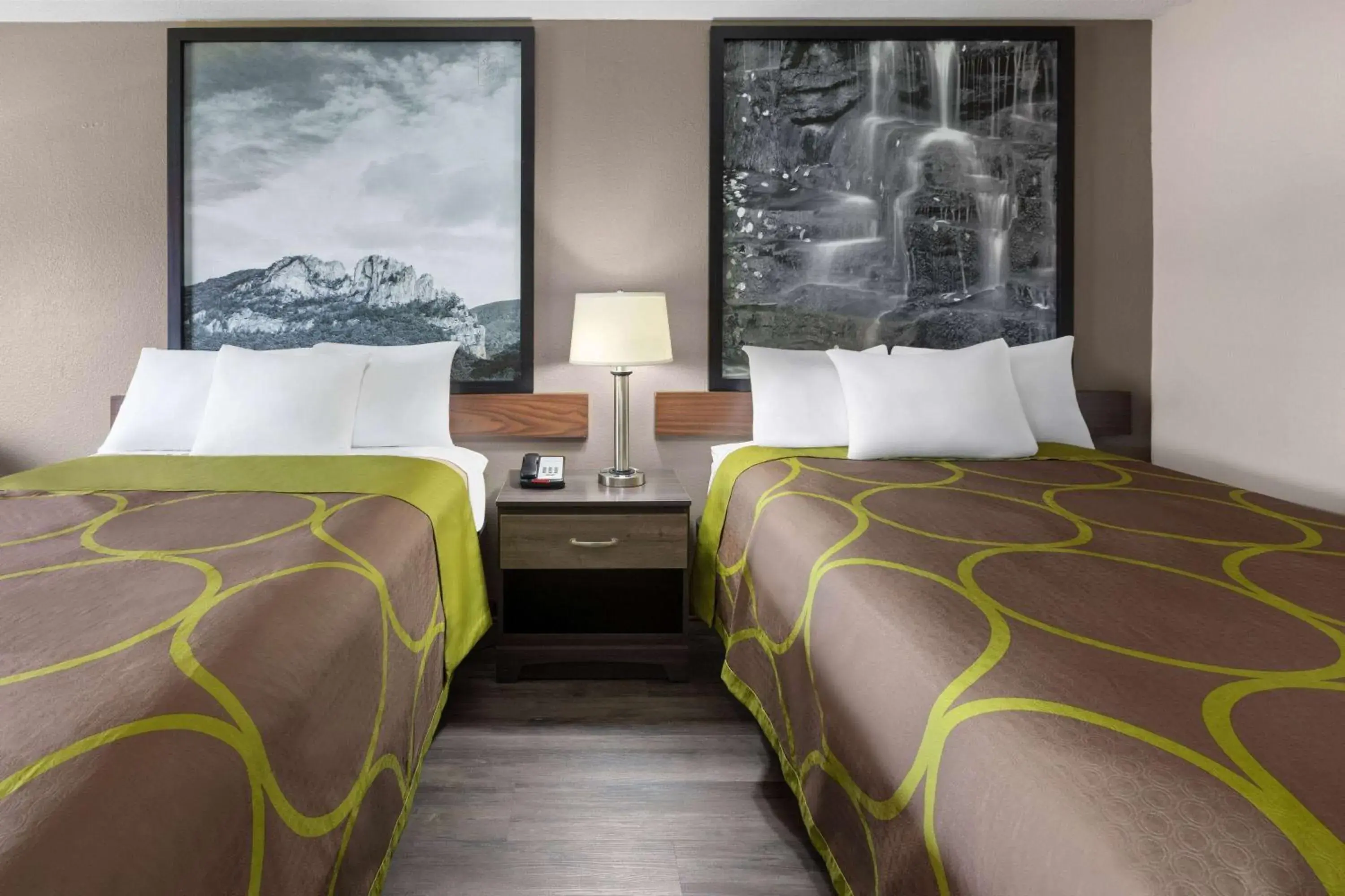 Photo of the whole room, Bed in Super 8 by Wyndham Bridgeport/Clarksburg Area Photo of the whole room, Bed in Super 8 by Wyndham Bridgeport/Clarksburg Area