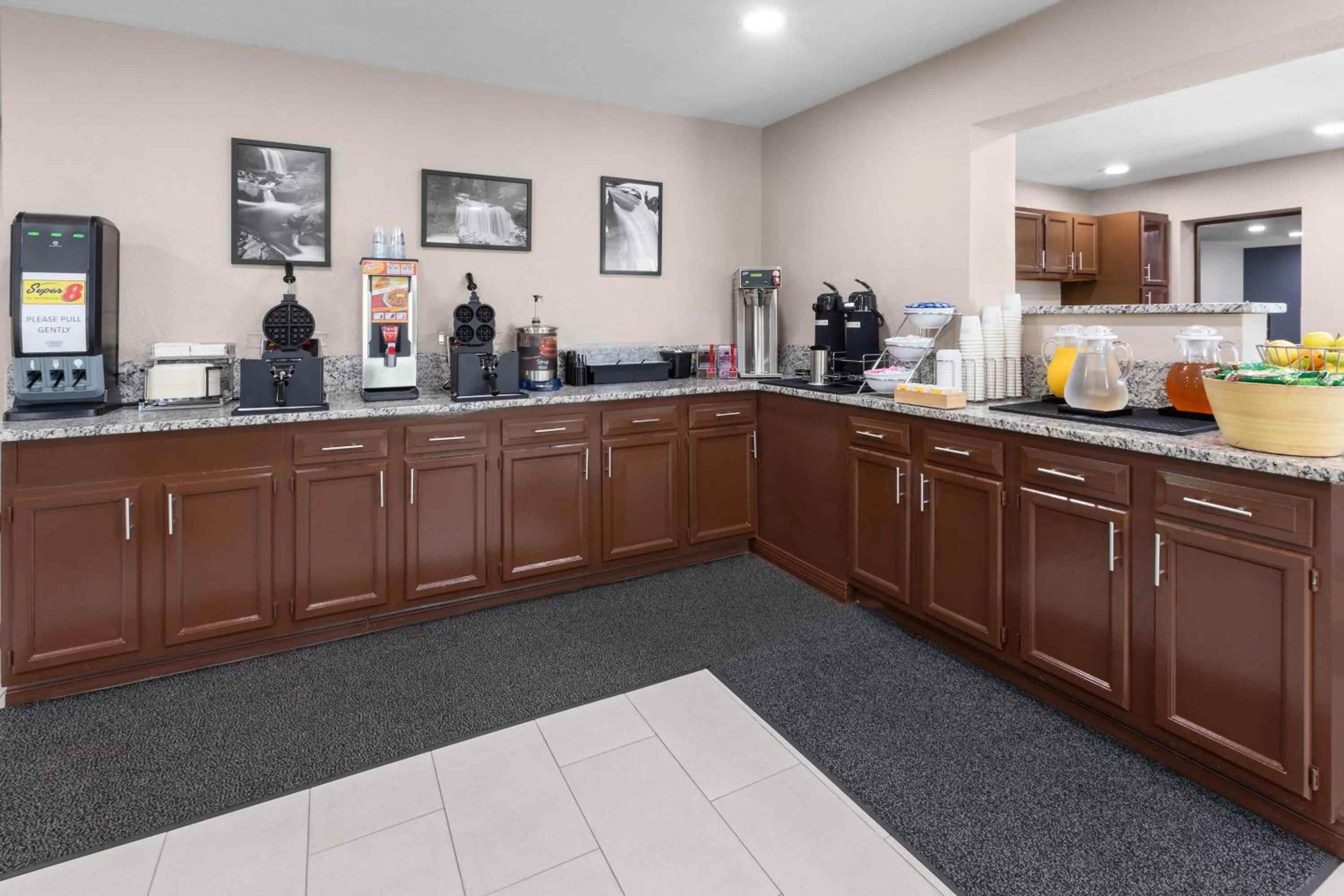 Breakfast in Super 8 by Wyndham Bridgeport/Clarksburg Area