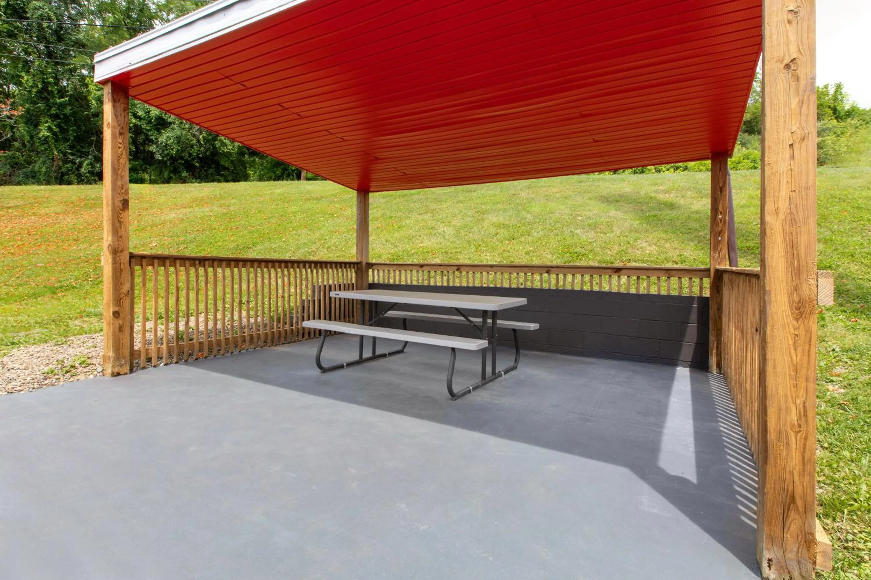 BBQ facilities in Super 8 by Wyndham Bridgeport/Clarksburg Area