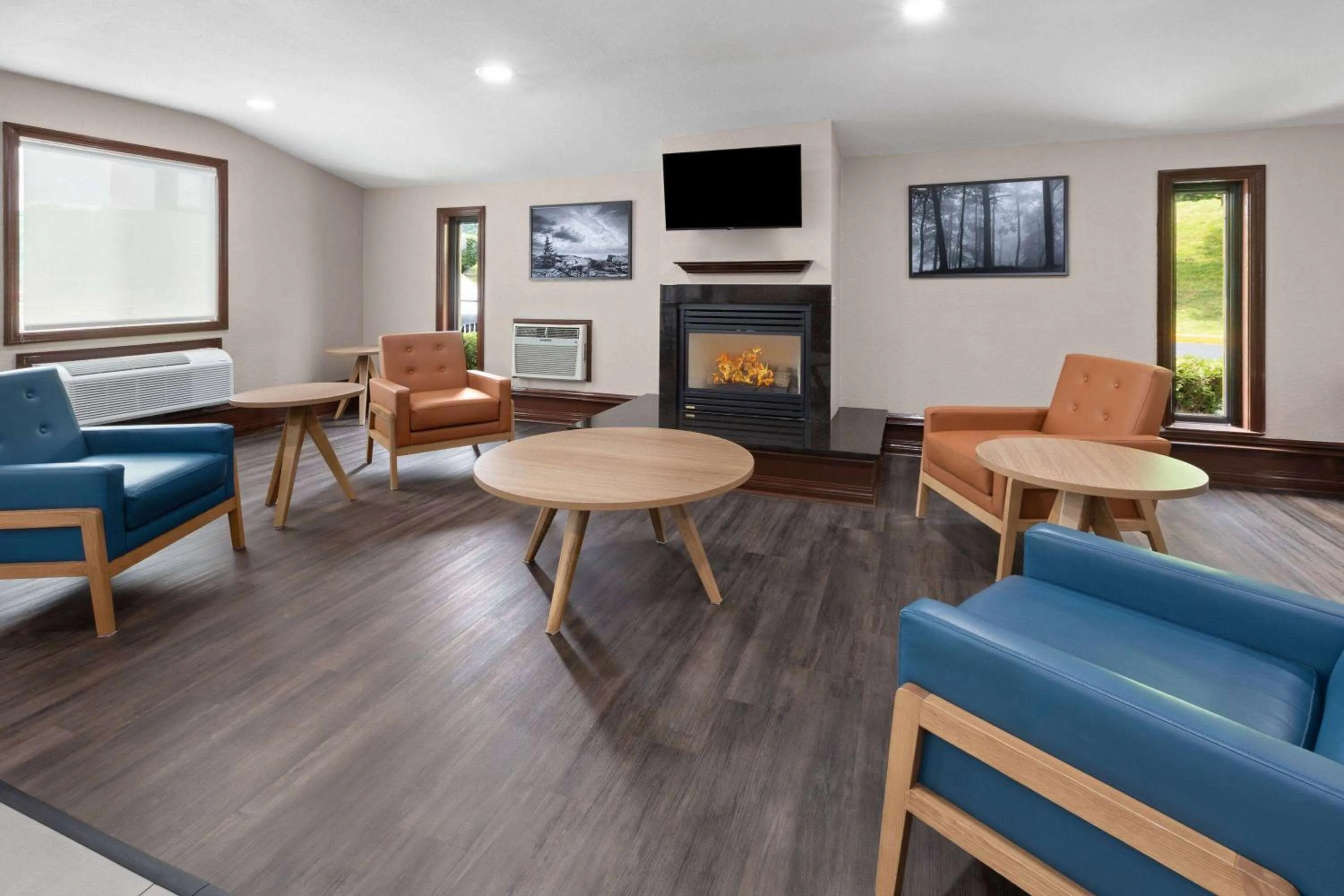 Lobby or reception in Super 8 by Wyndham Bridgeport/Clarksburg Area