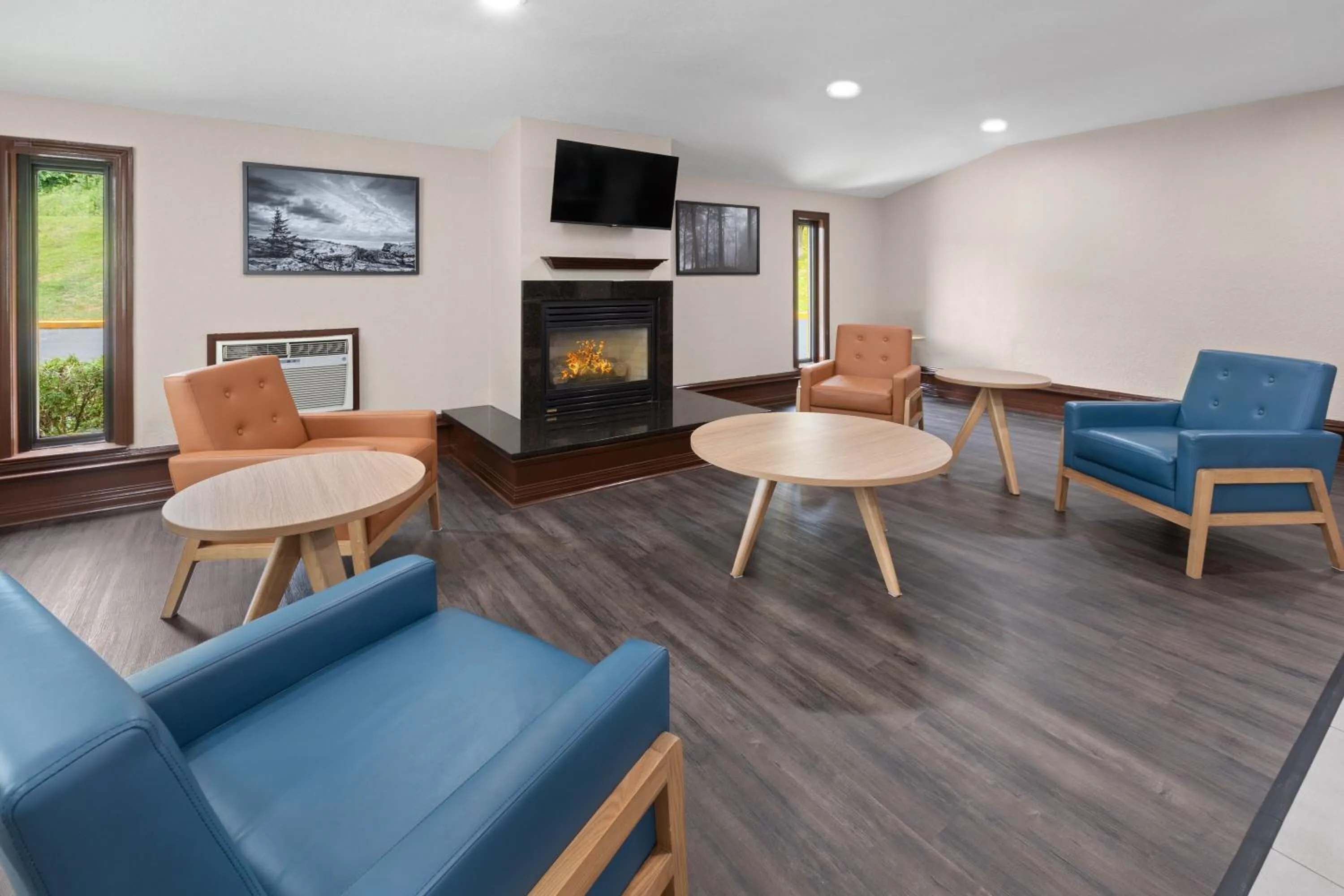 Lobby or reception in Super 8 by Wyndham Bridgeport/Clarksburg Area