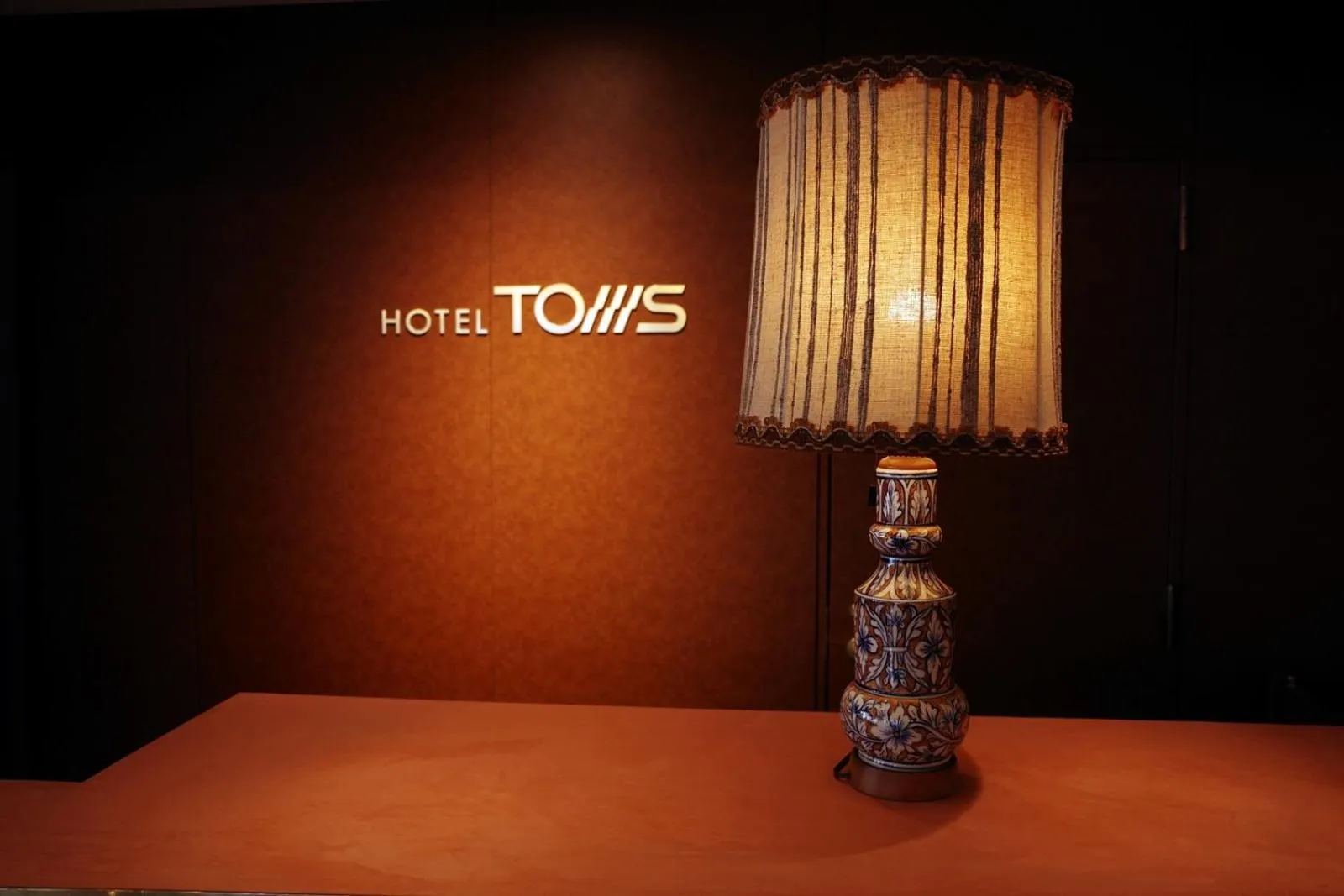 Property logo or sign in Hotel Toms