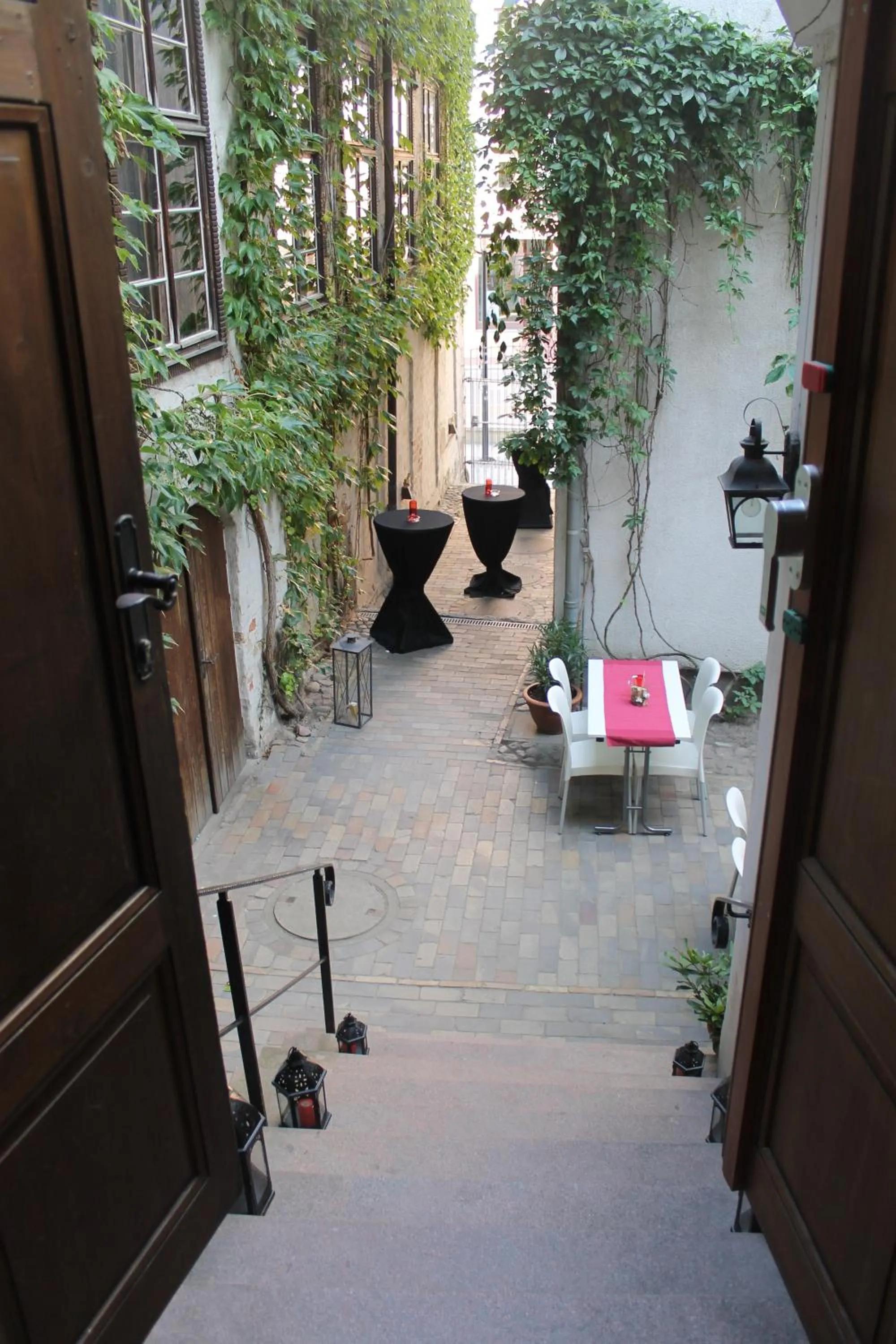 Facade/entrance in Hotel Denkmal 13 Rostock - Kaufmannshaus Krahnstöver