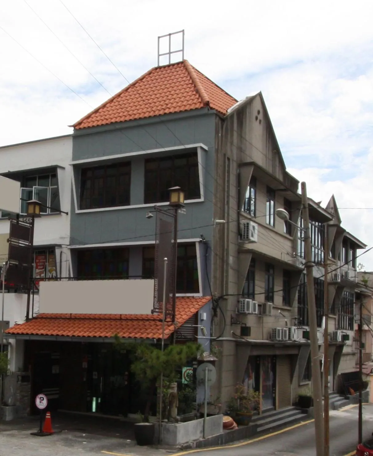 Property building in Shamrock Greenhill