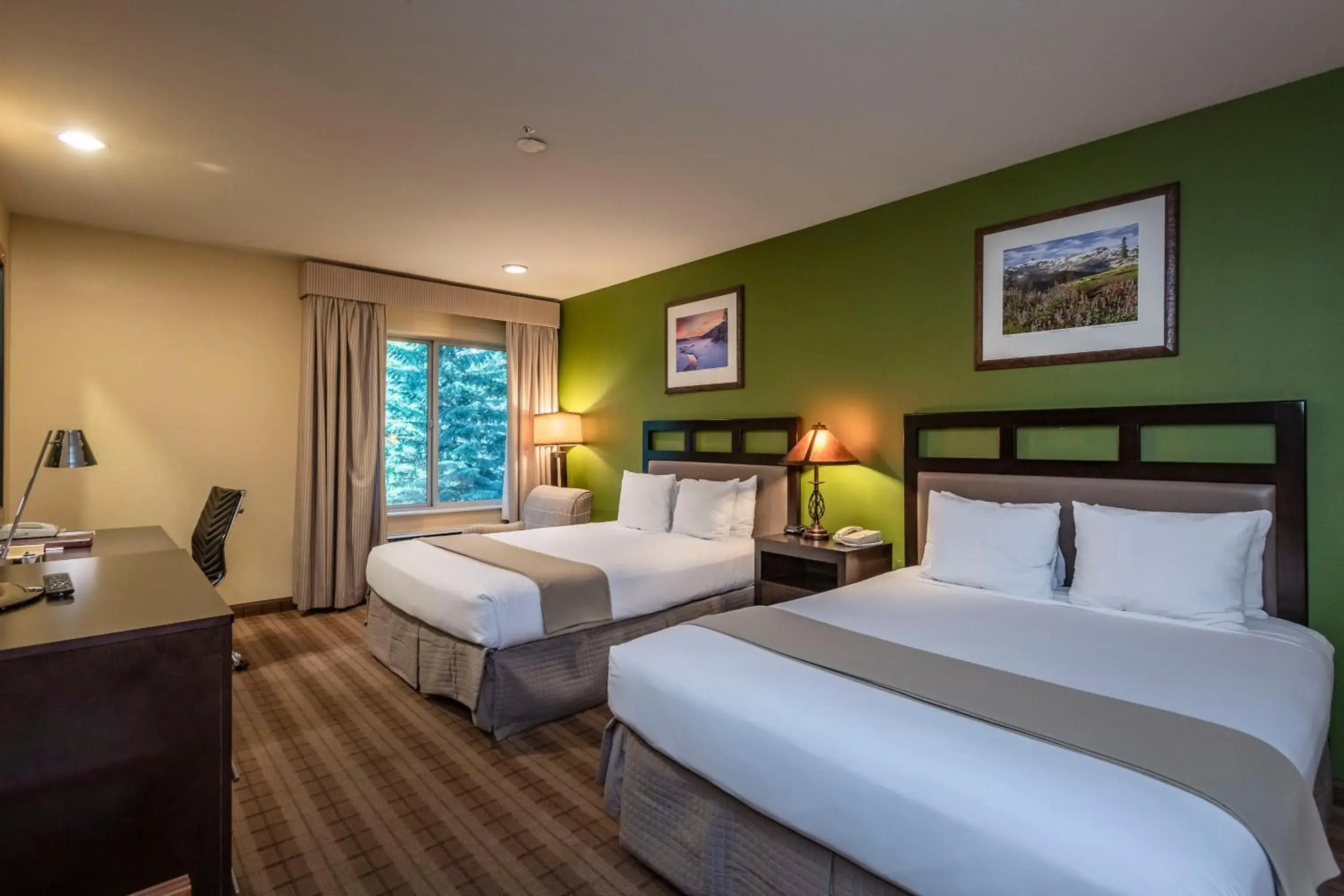 Bed in Truckee Donner Lodge Bed in Truckee Donner Lodge