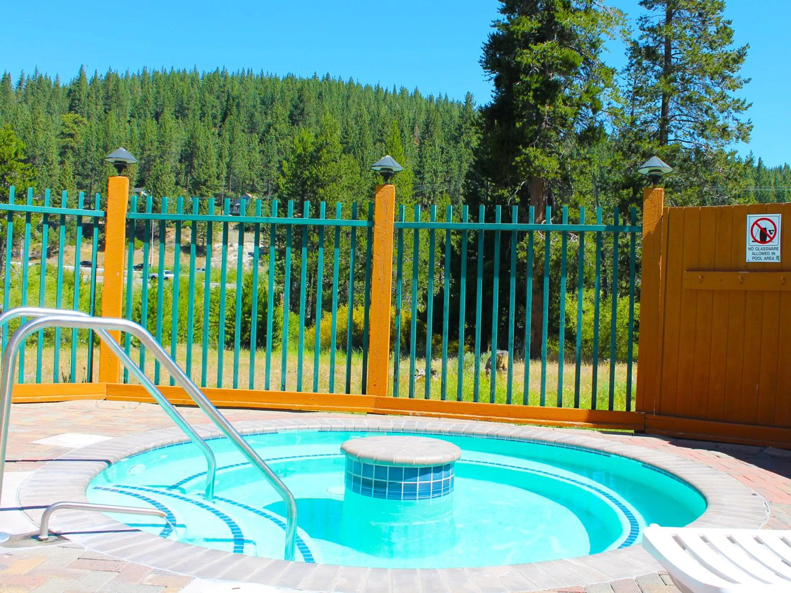 Swimming pool in Truckee Donner Lodge