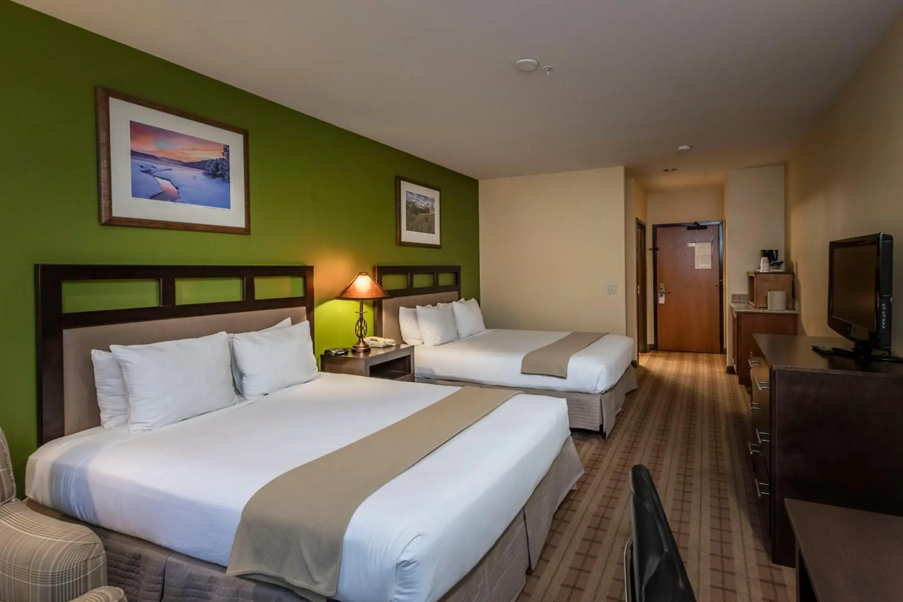 Bed in Truckee Donner Lodge Bed in Truckee Donner Lodge