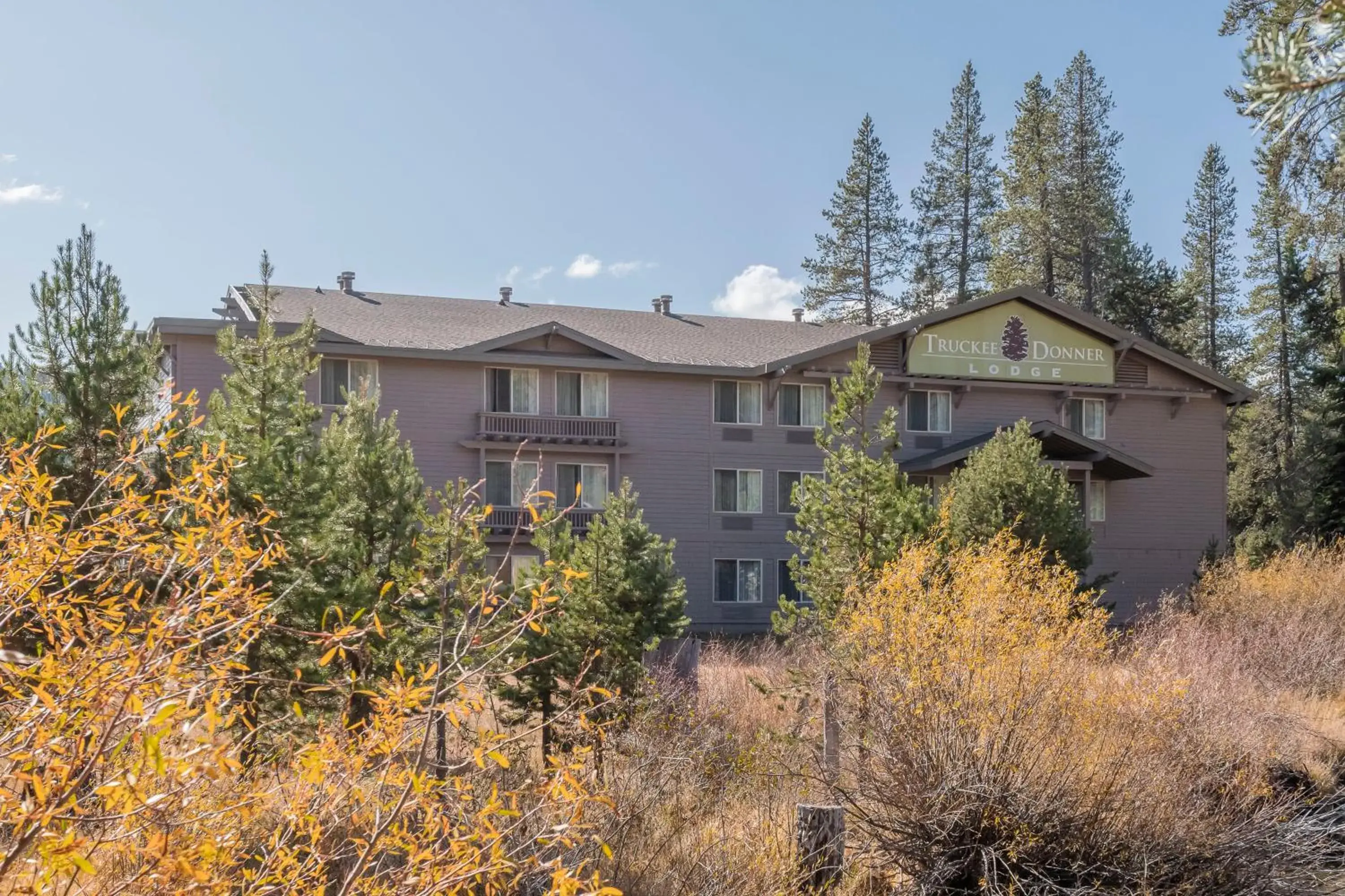 Mountain view in Truckee Donner Lodge Mountain view in Truckee Donner Lodge