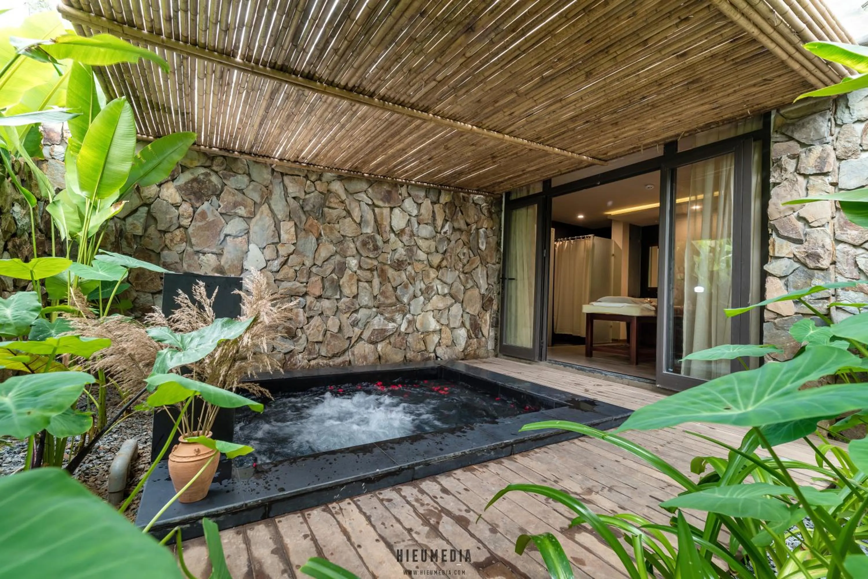 Hot Tub in Hoi An Eco Lodge & Spa
