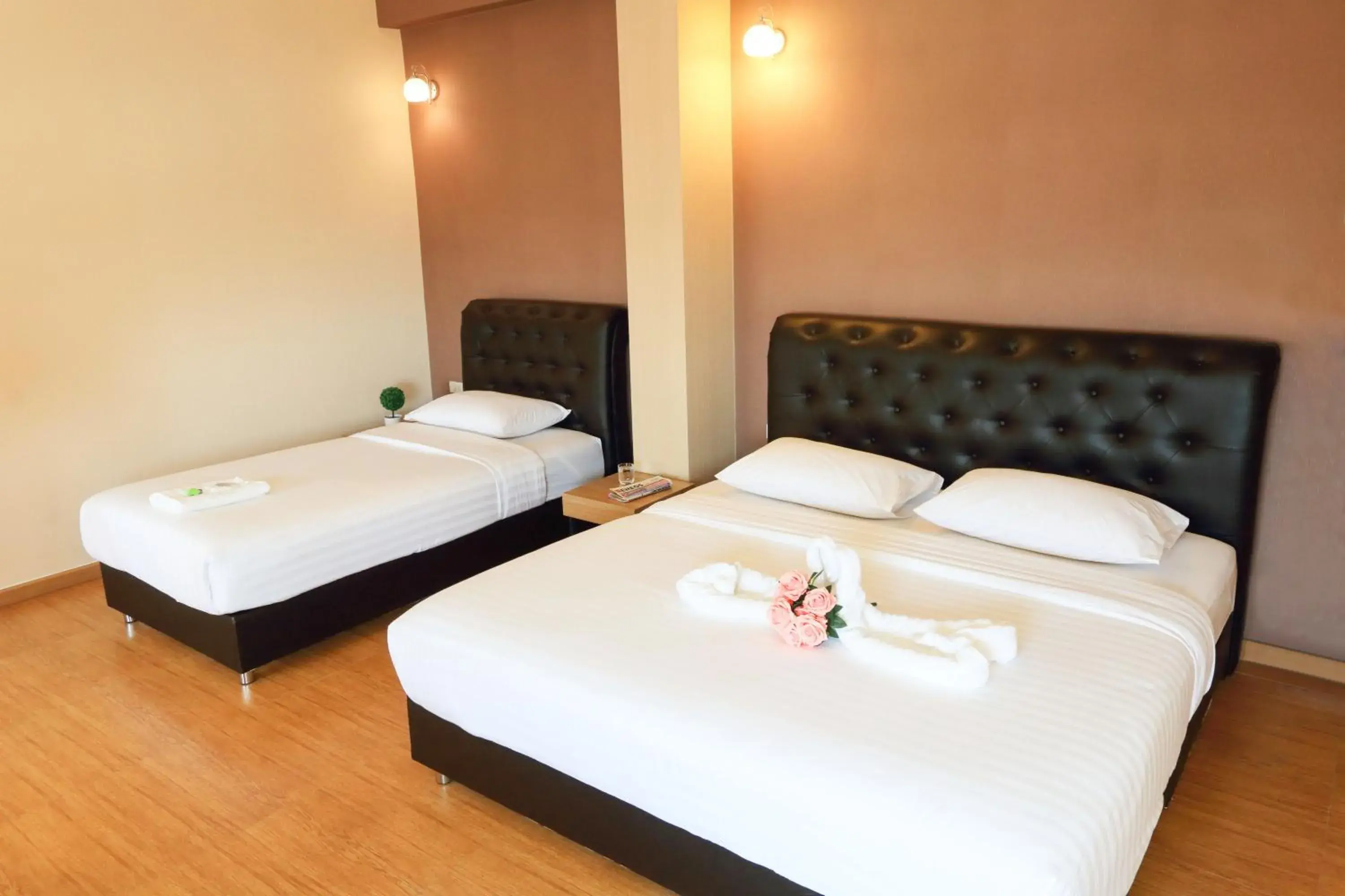 Triple Room with Private Bathroom in Triple Trees Hotel Triple Room with Private Bathroom in Triple Trees Hotel