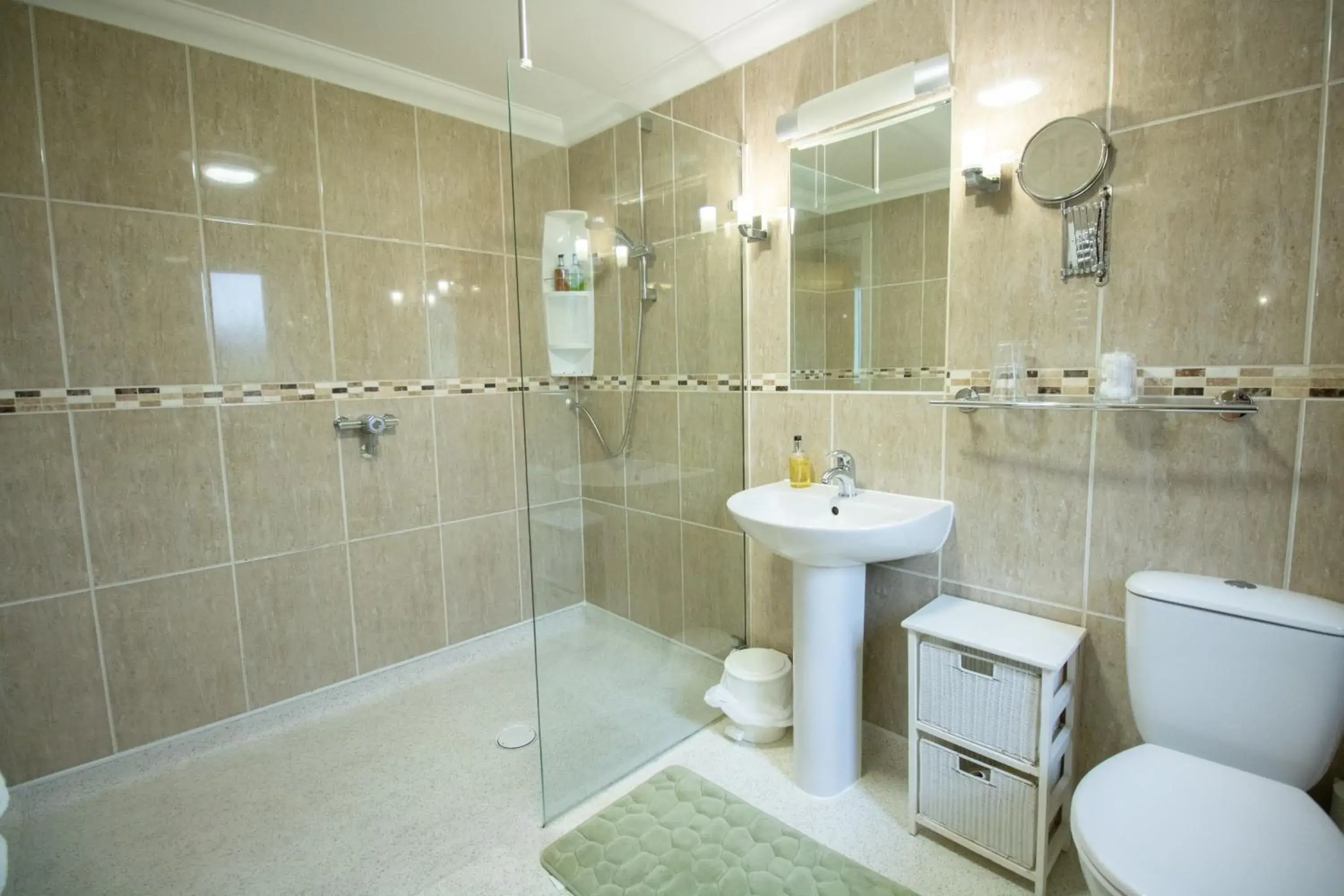 Double or Twin Room - single occupancy - Disability Access in Lovesgrove Country Guest House Double or Twin Room - single occupancy - Disability Access in Lovesgrove Country Guest House