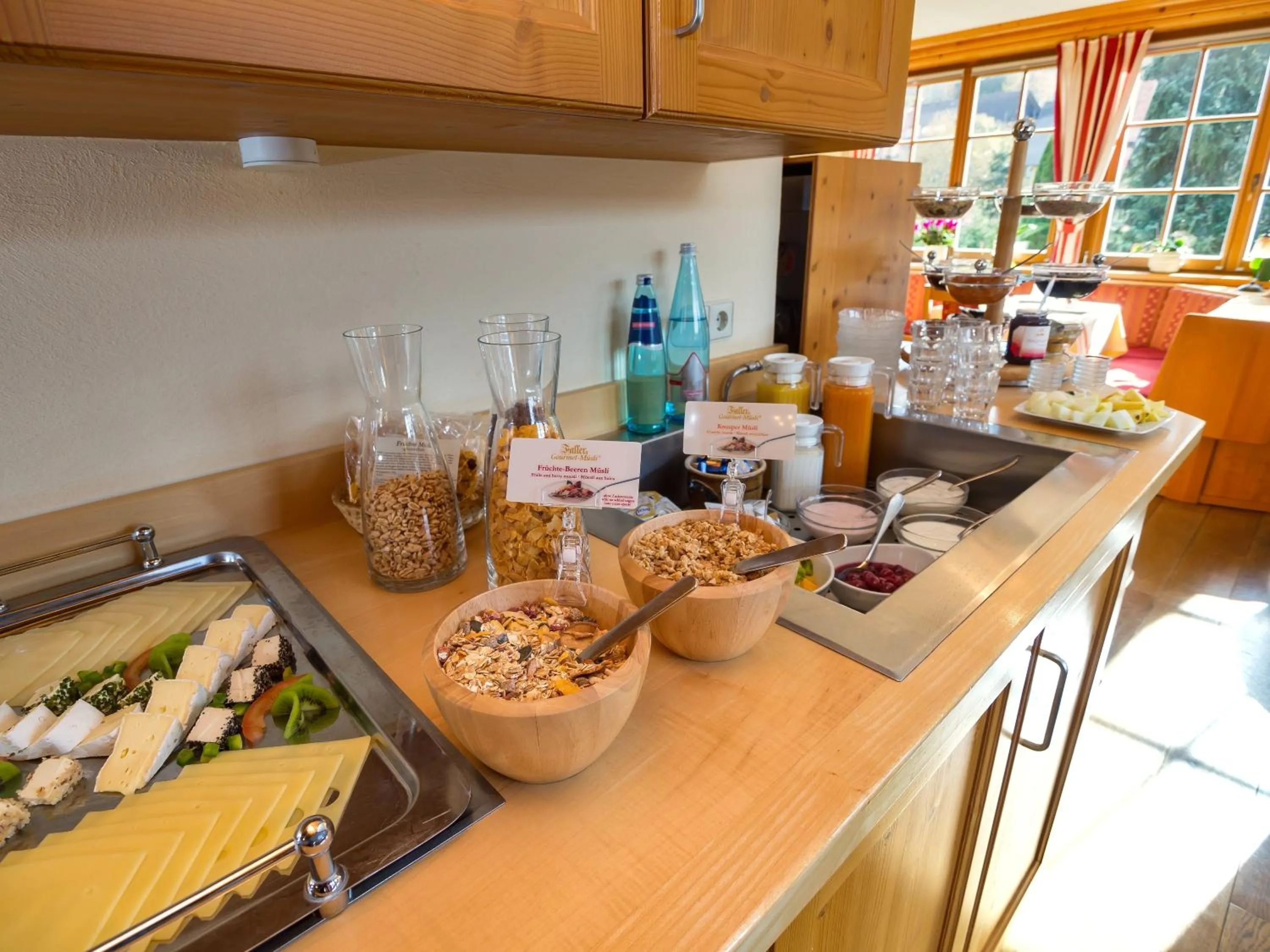 Buffet breakfast in Landhotel und Apartments Sonneck