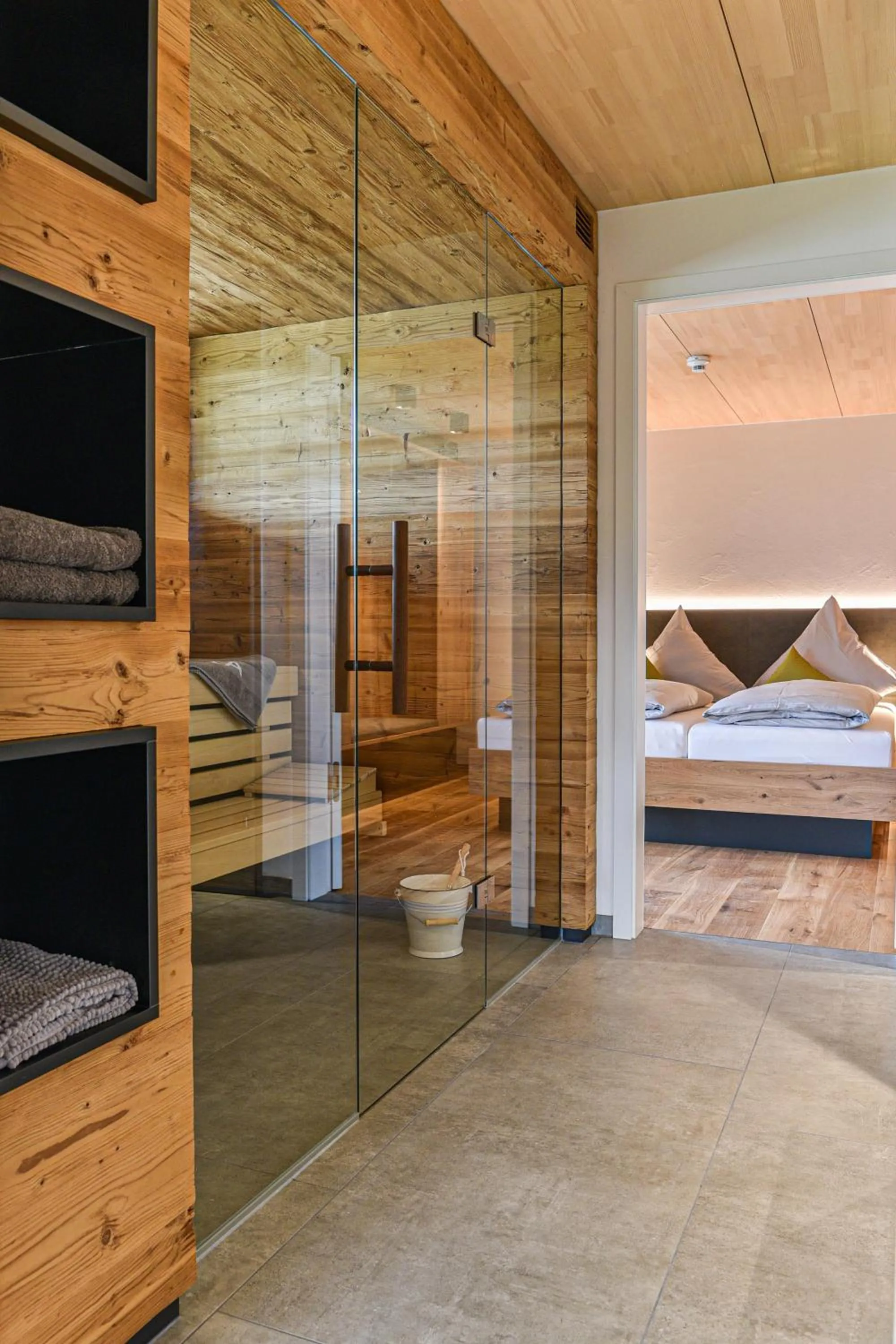 Sauna, Bed in Landhotel und Apartments Sonneck