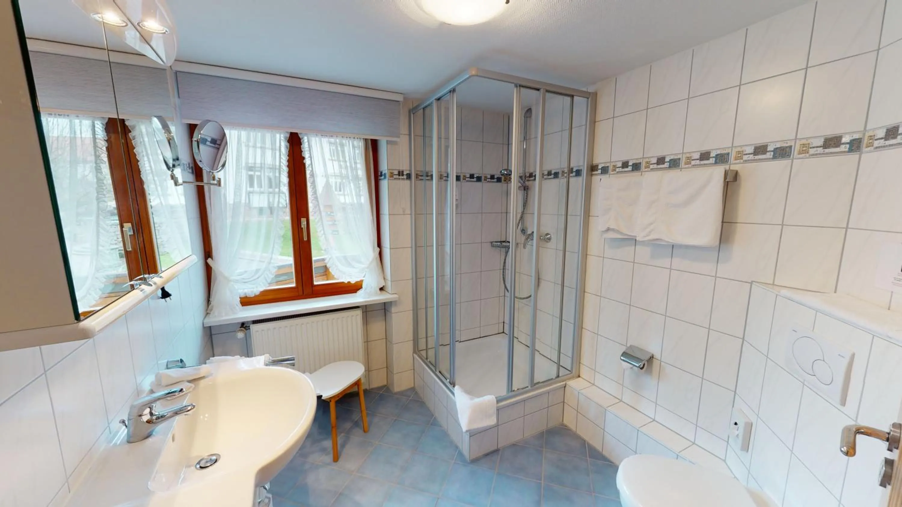 Bathroom in Landhotel und Apartments Sonneck