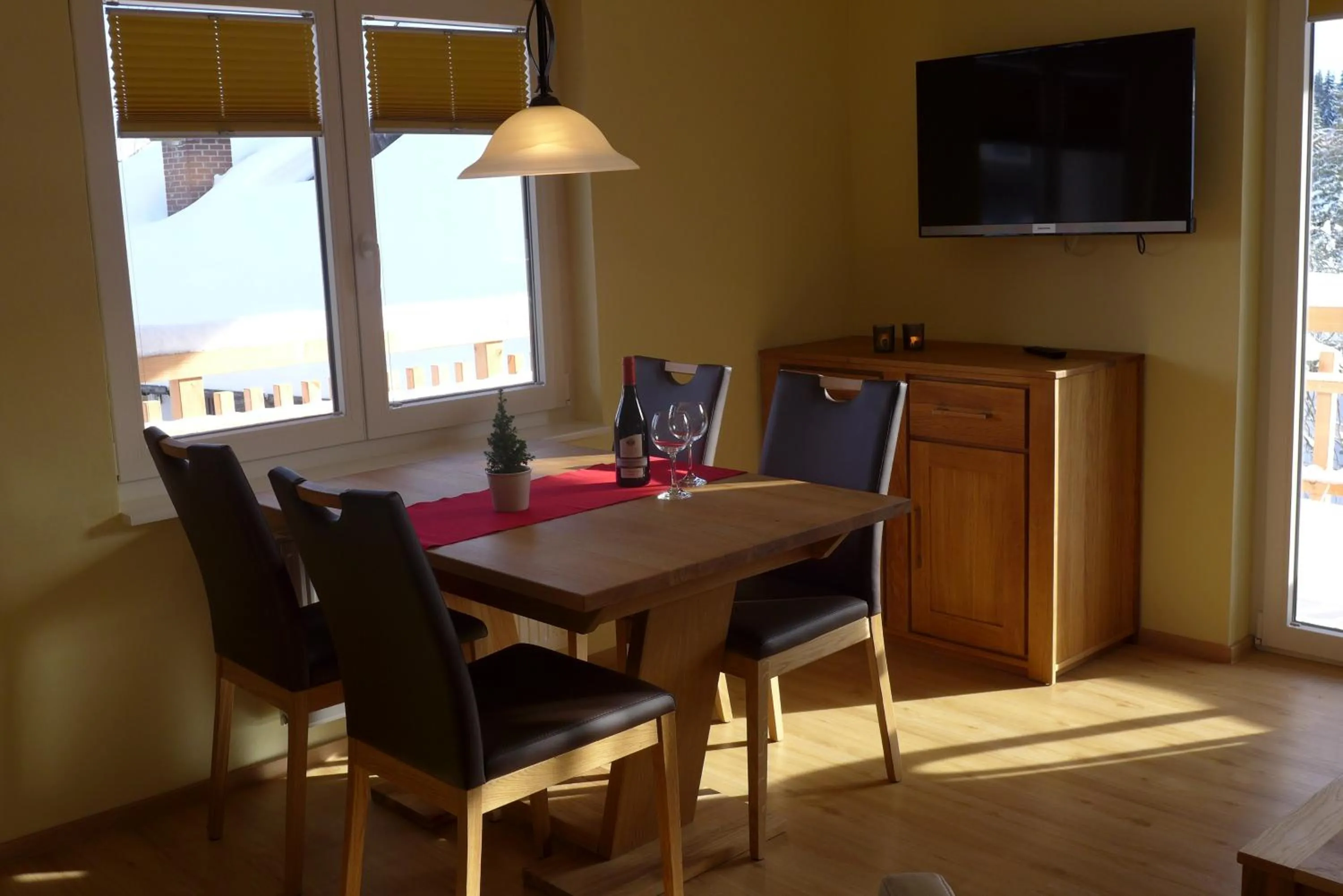 TV and multimedia in Landhotel und Apartments Sonneck