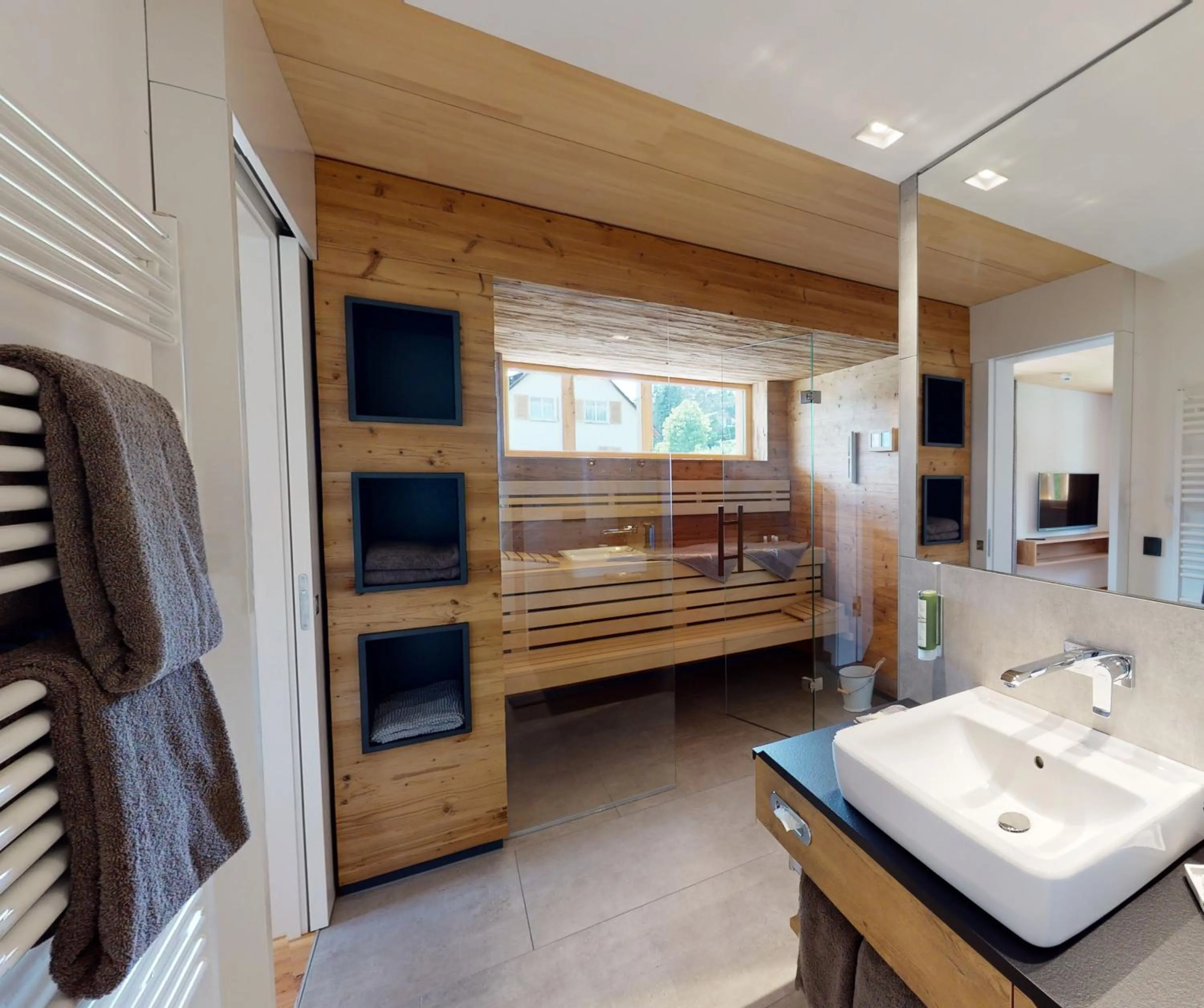 Sauna, Bed in Landhotel und Apartments Sonneck
