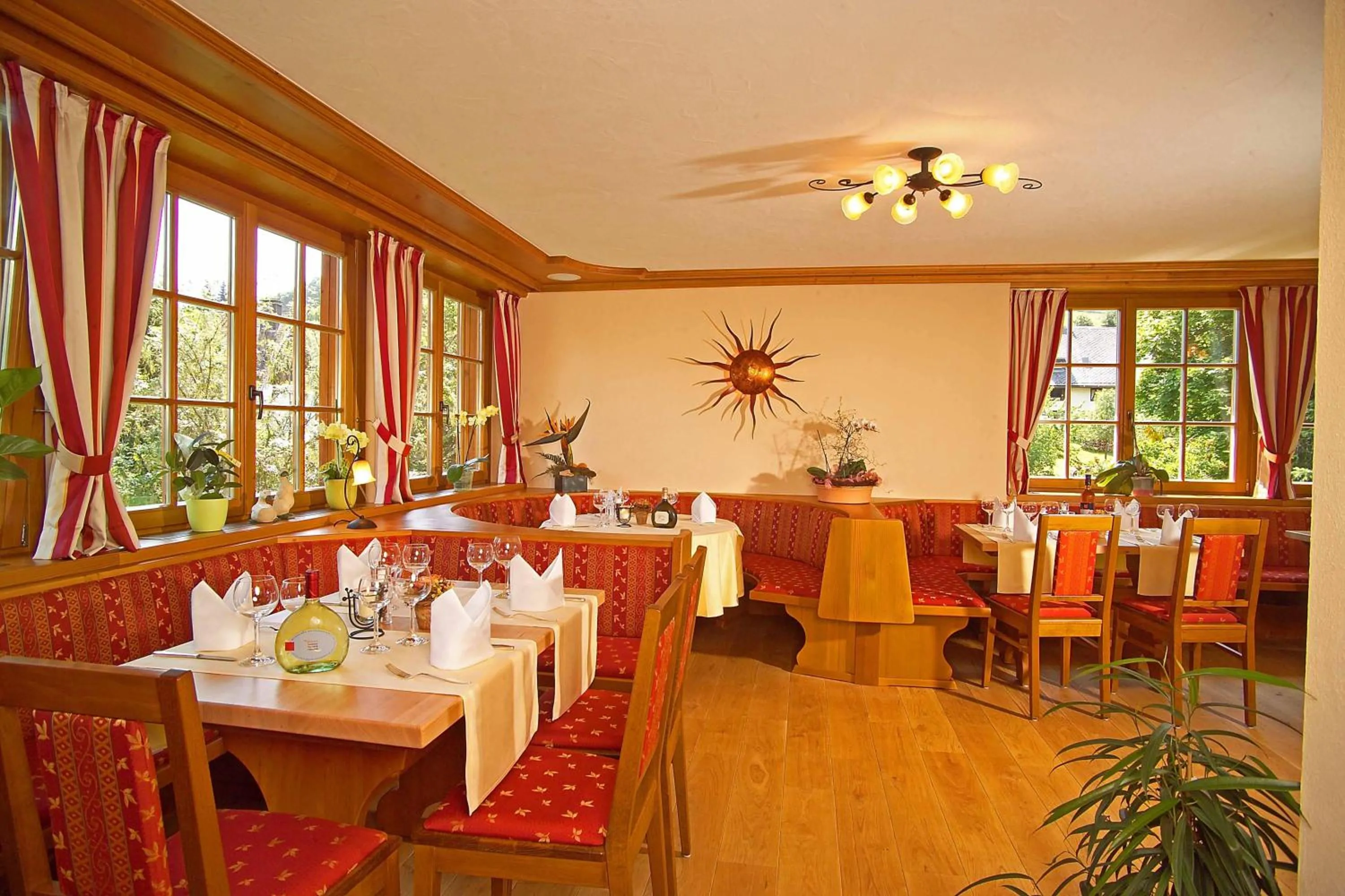 Restaurant/places to eat in Landhotel und Apartments Sonneck