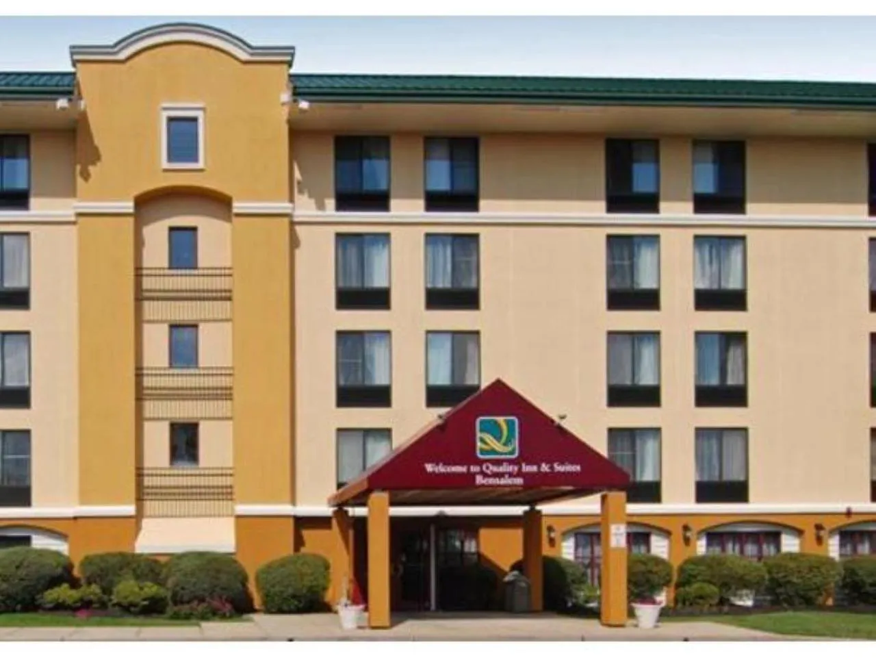 Property building in Quality Inn & Suites Bensalem
