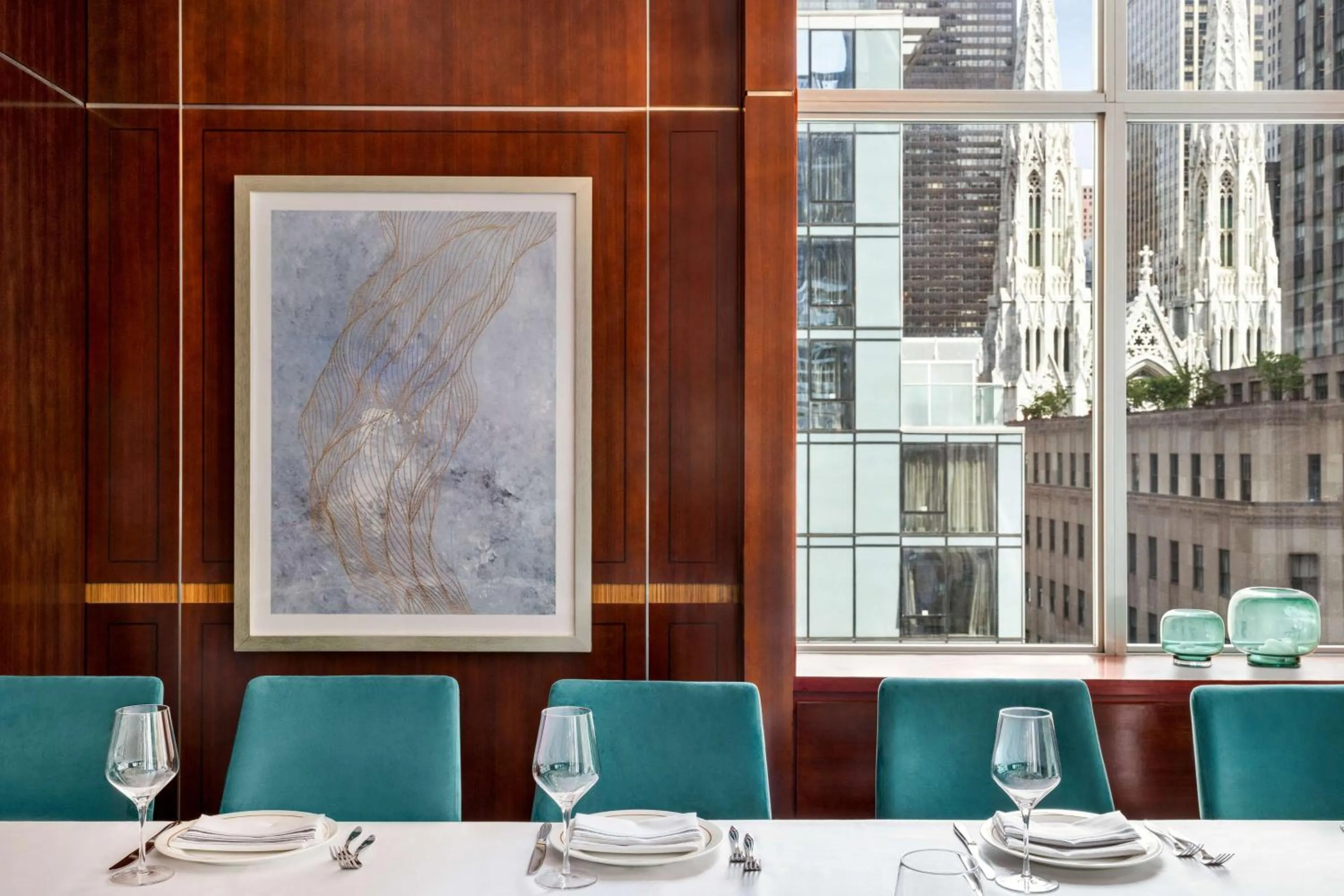 Restaurant/places to eat in DoubleTree by Hilton New York Midtown Fifth Ave