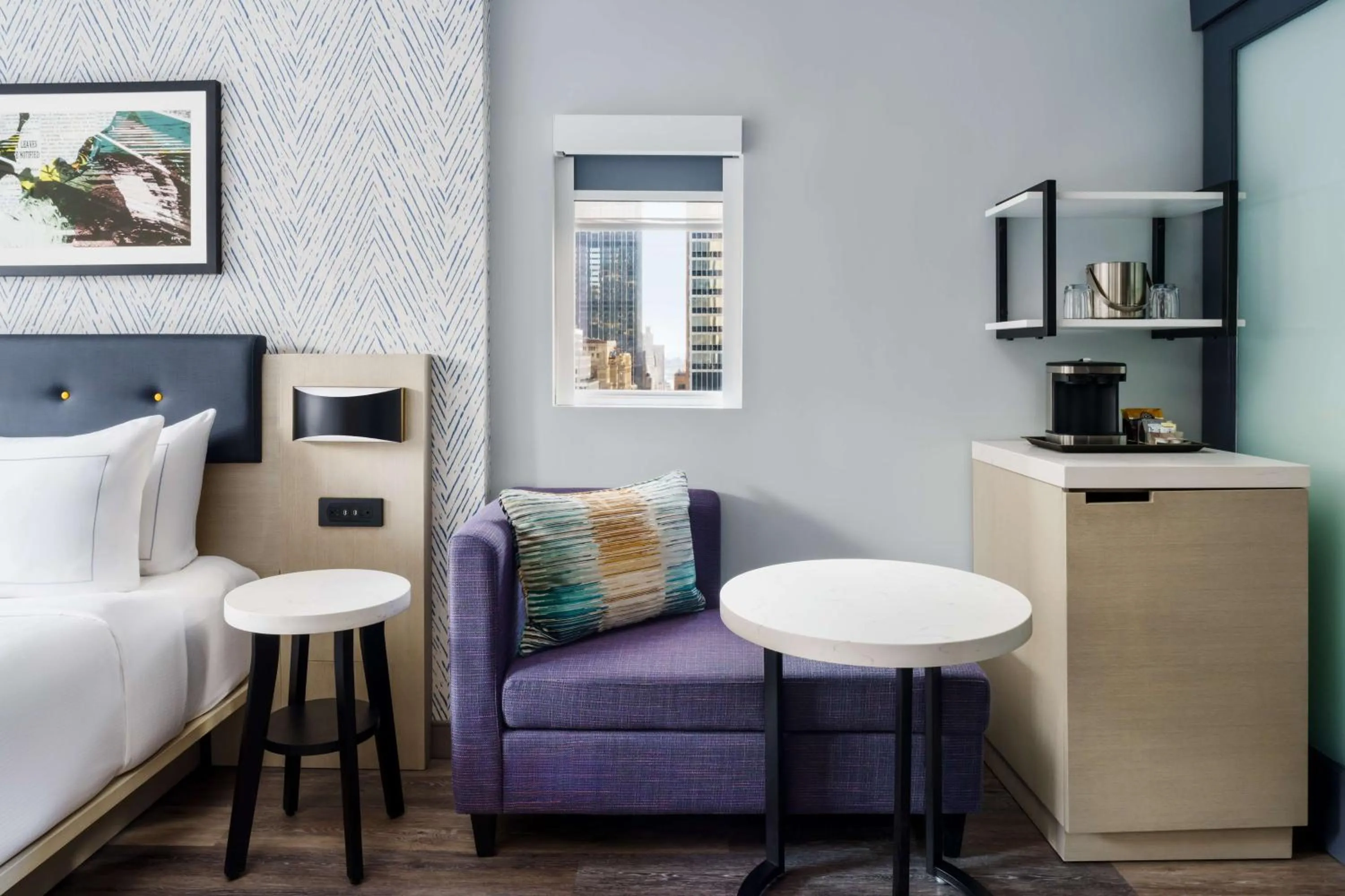 Living room, Bed in DoubleTree by Hilton New York Midtown Fifth Ave