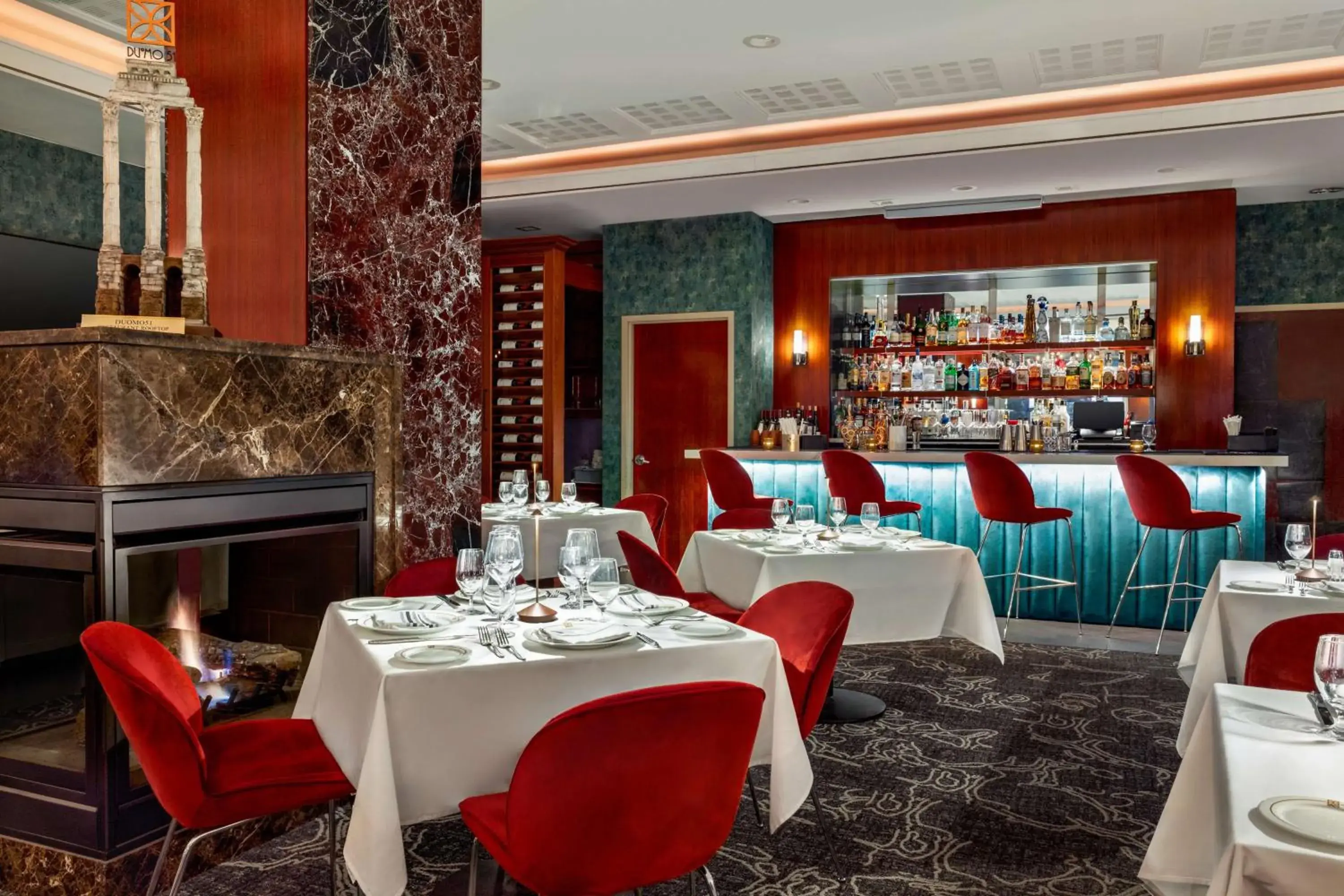 Lounge or bar in DoubleTree by Hilton New York Midtown Fifth Ave Lounge or bar in DoubleTree by Hilton New York Midtown Fifth Ave