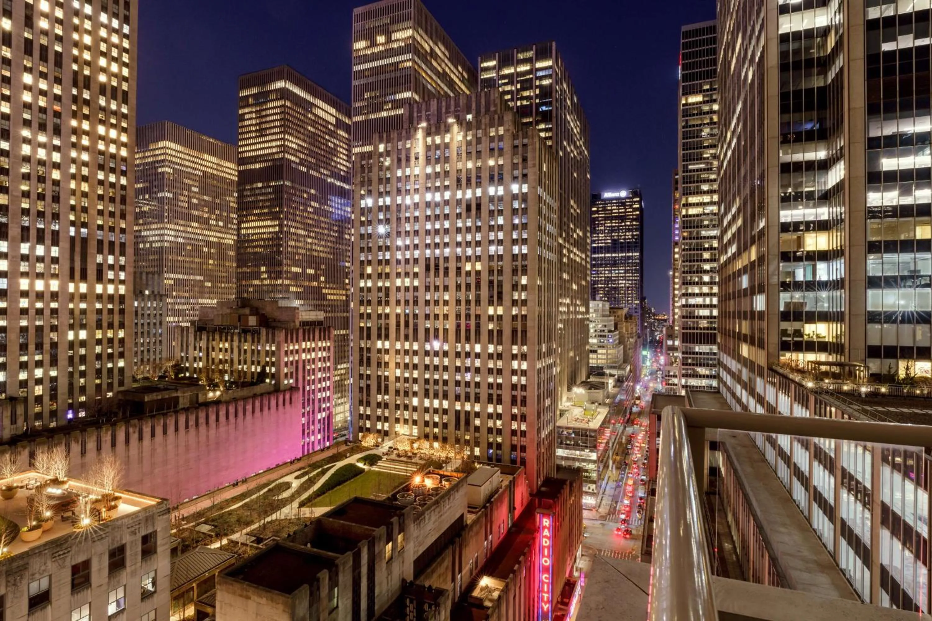 Restaurant/places to eat in DoubleTree by Hilton New York Midtown Fifth Ave