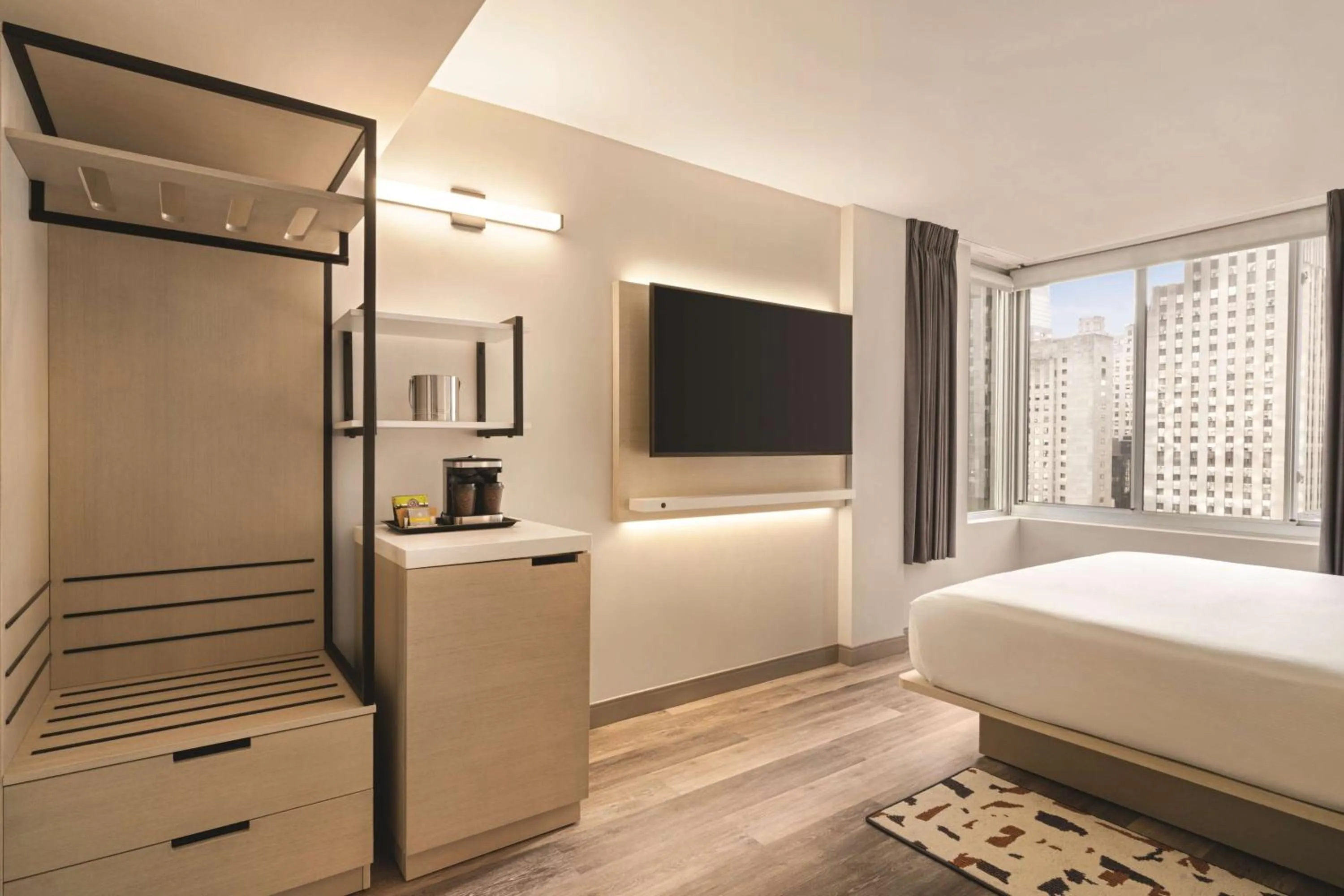 Bedroom, Bed in DoubleTree by Hilton New York Midtown Fifth Ave