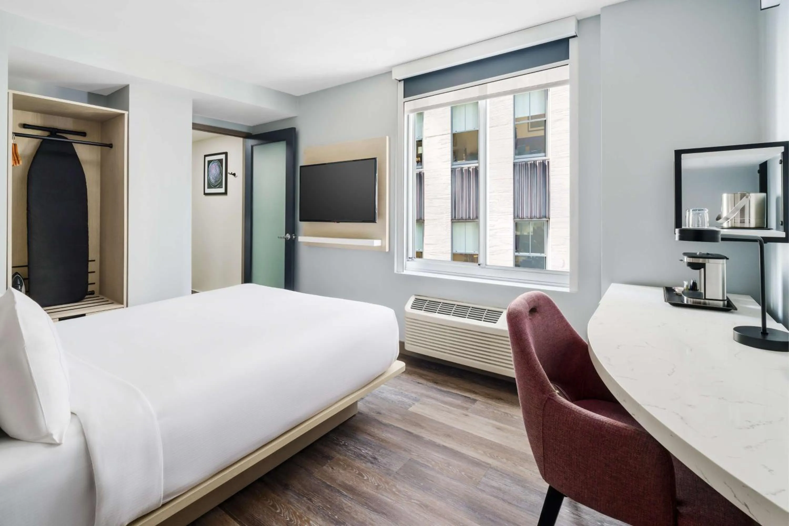 Bedroom, Bed in DoubleTree by Hilton New York Midtown Fifth Ave