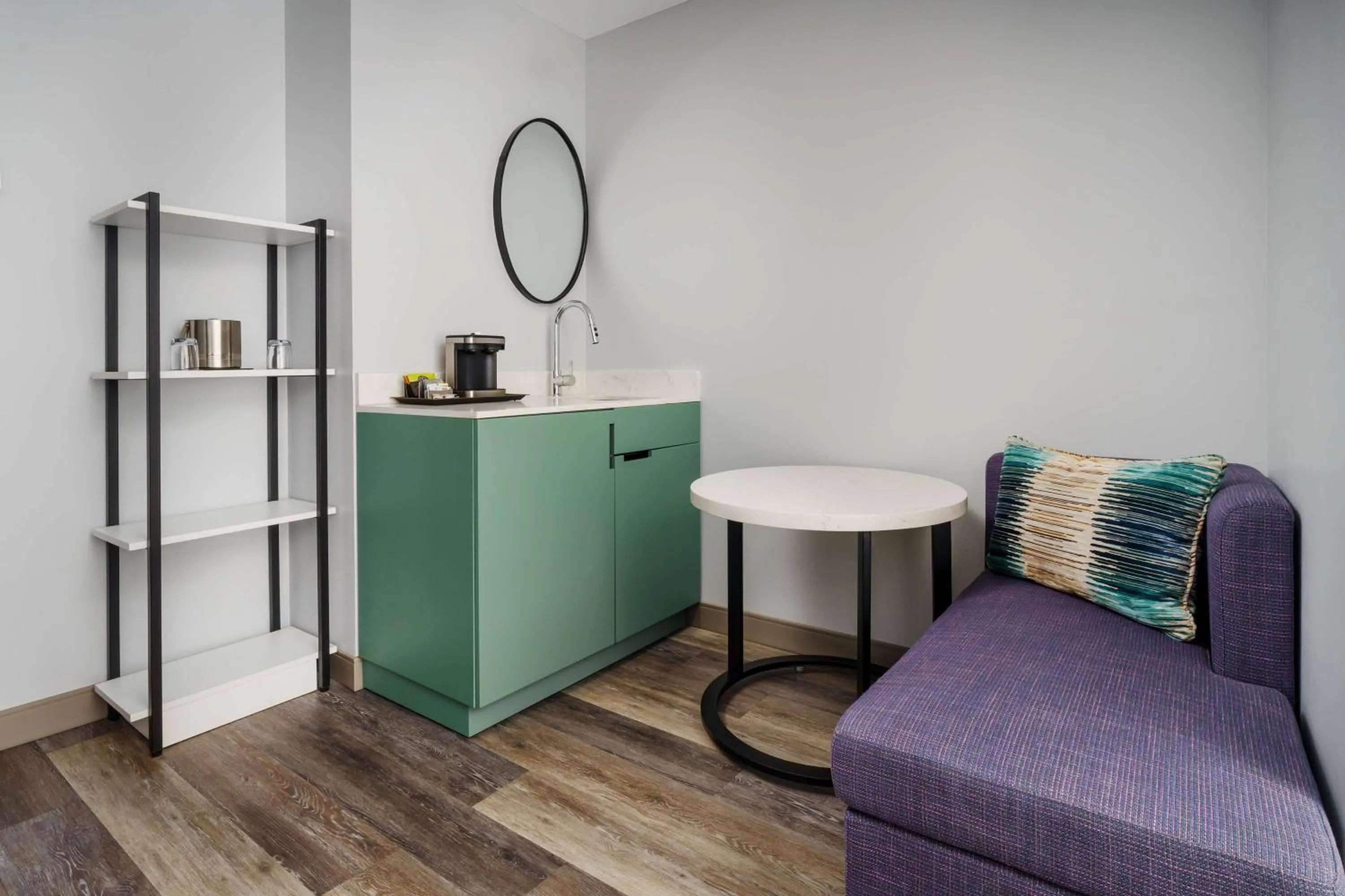 Living room in DoubleTree by Hilton New York Midtown Fifth Ave