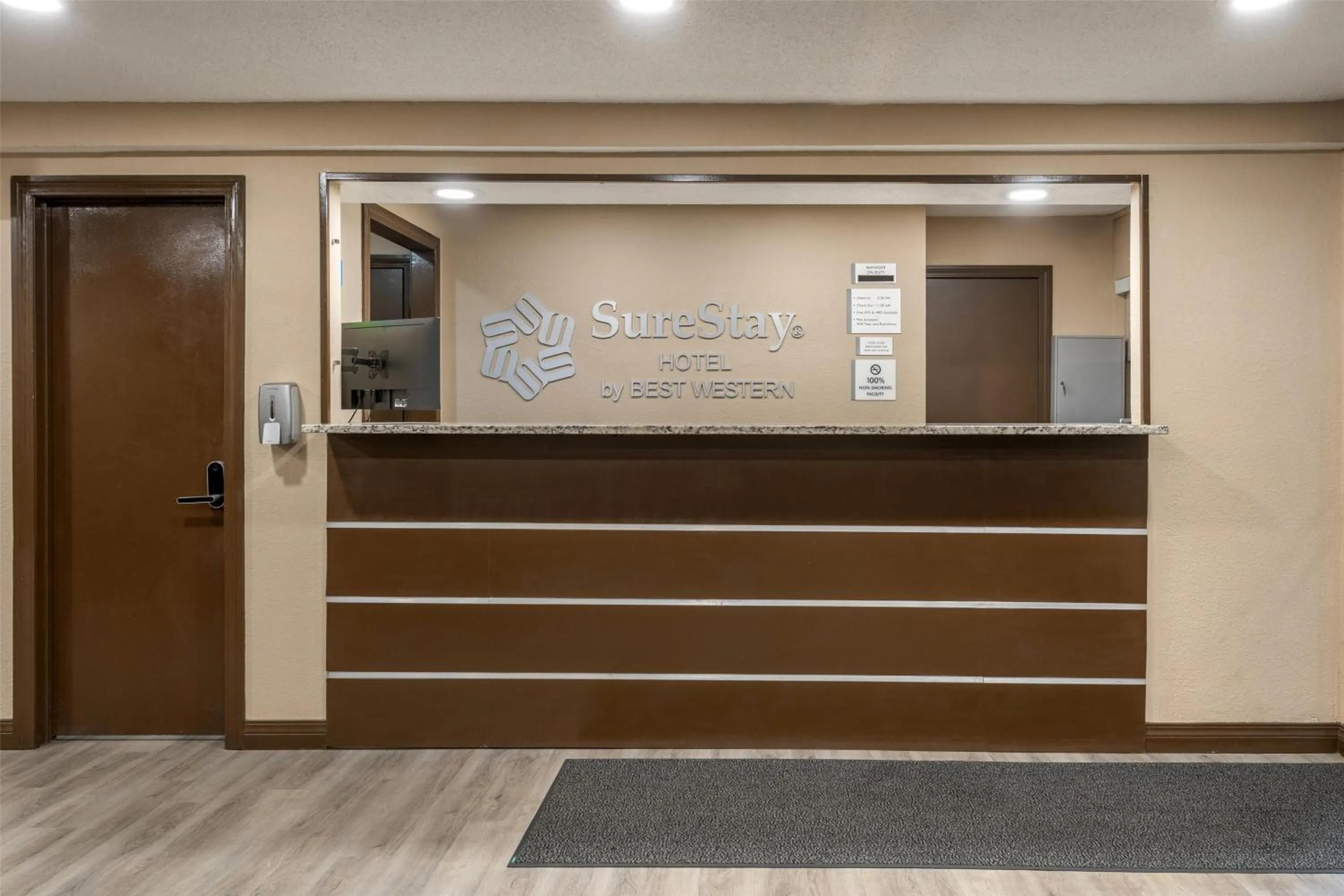 Lobby or reception in SureStay Hotel by Best Western Summersville