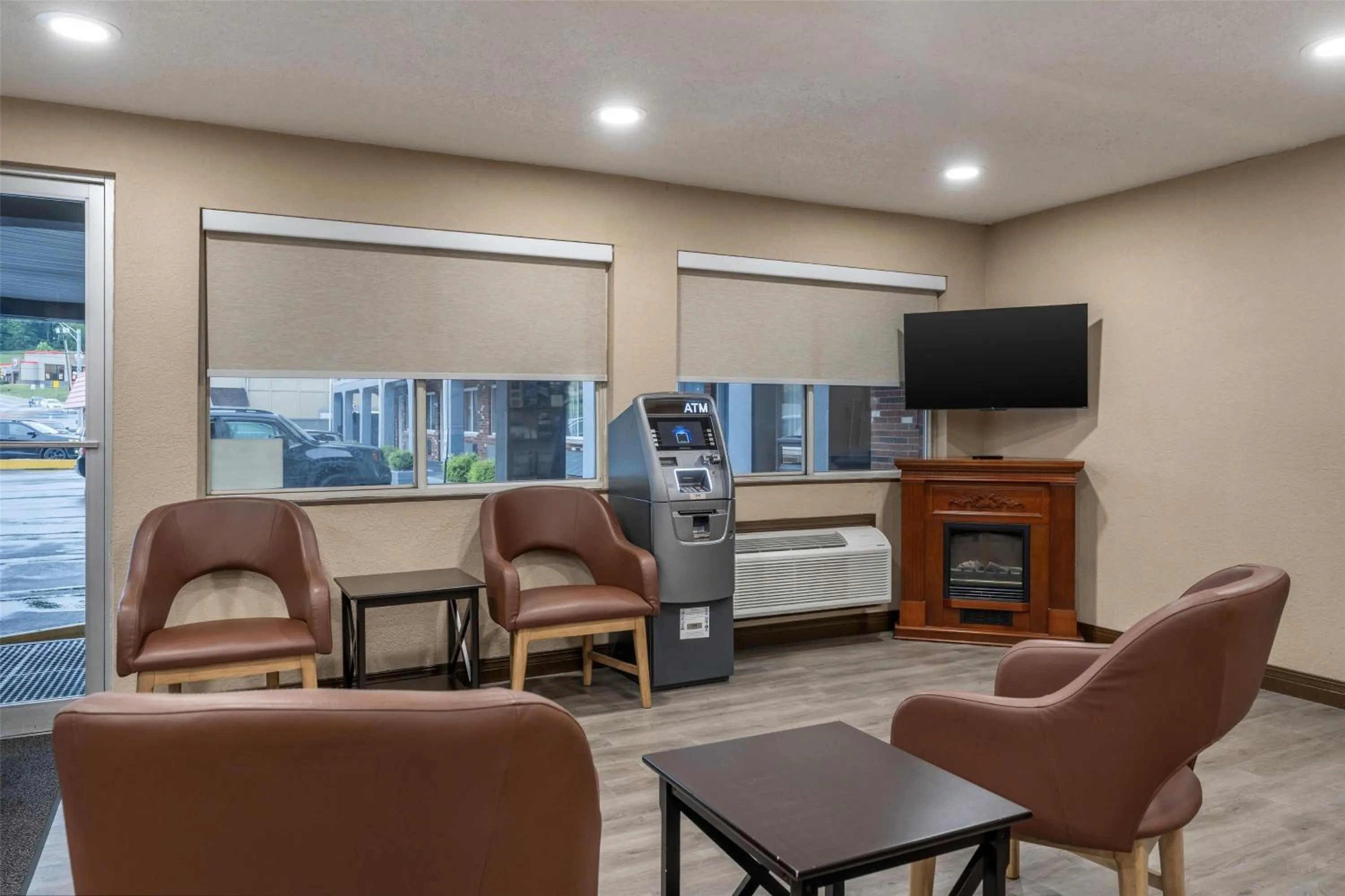 Lobby or reception in SureStay Hotel by Best Western Summersville