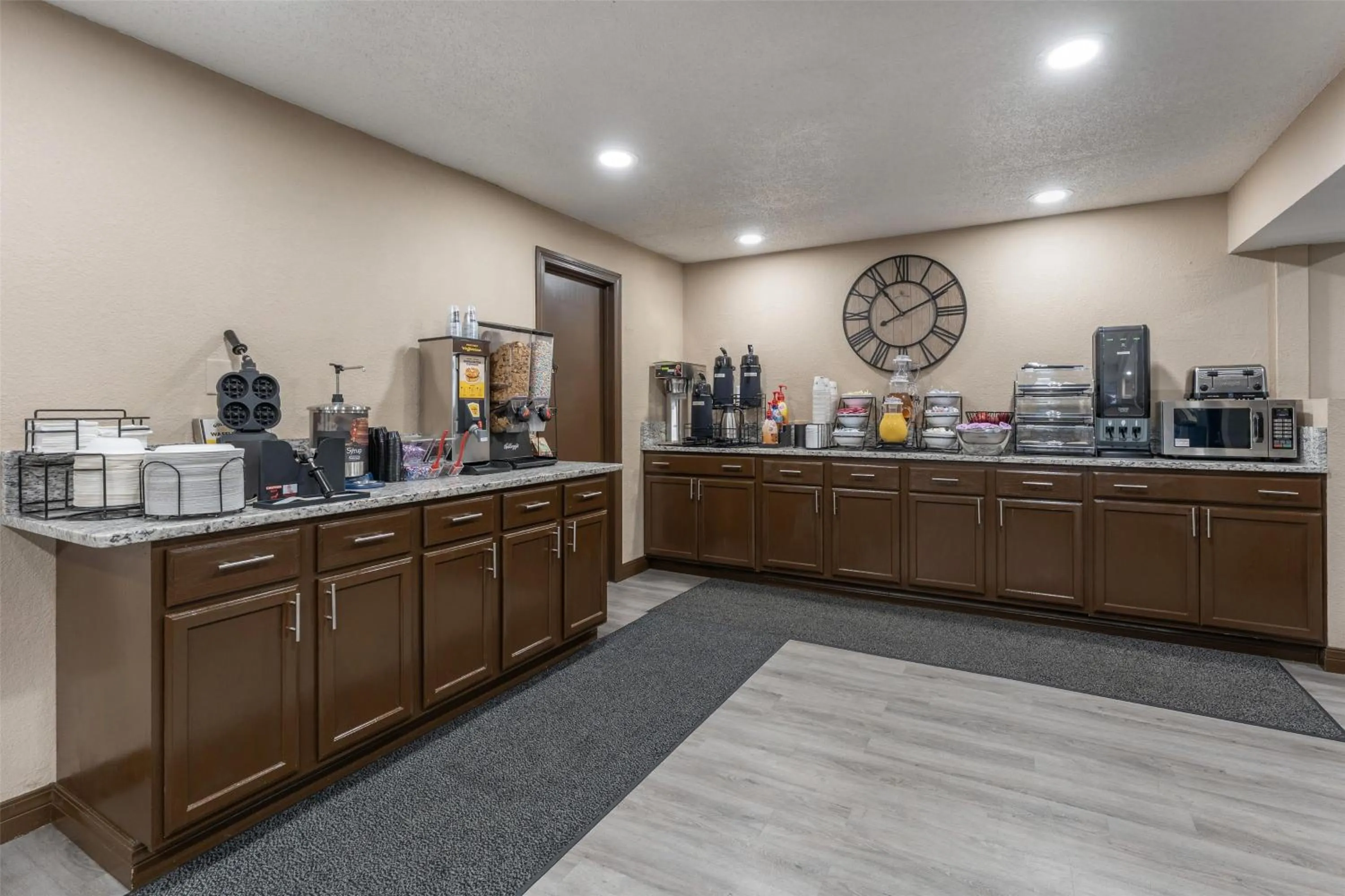 Breakfast in SureStay Hotel by Best Western Summersville